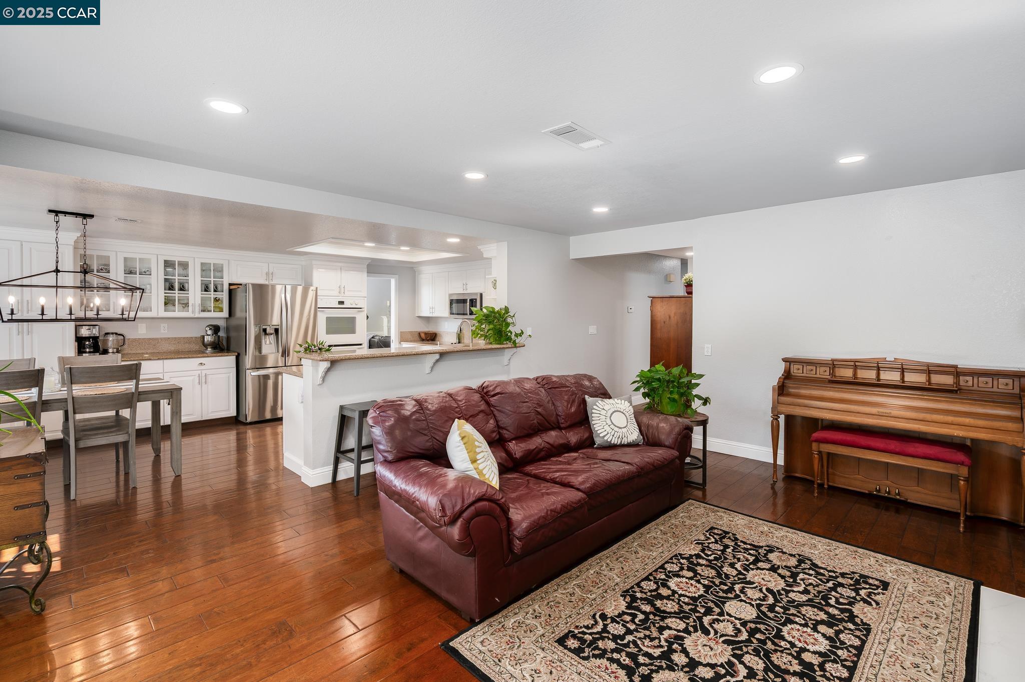 Detail Gallery Image 13 of 35 For 2060 Canyon Crest Ave, San Ramon,  CA 94582 - 4 Beds | 3 Baths