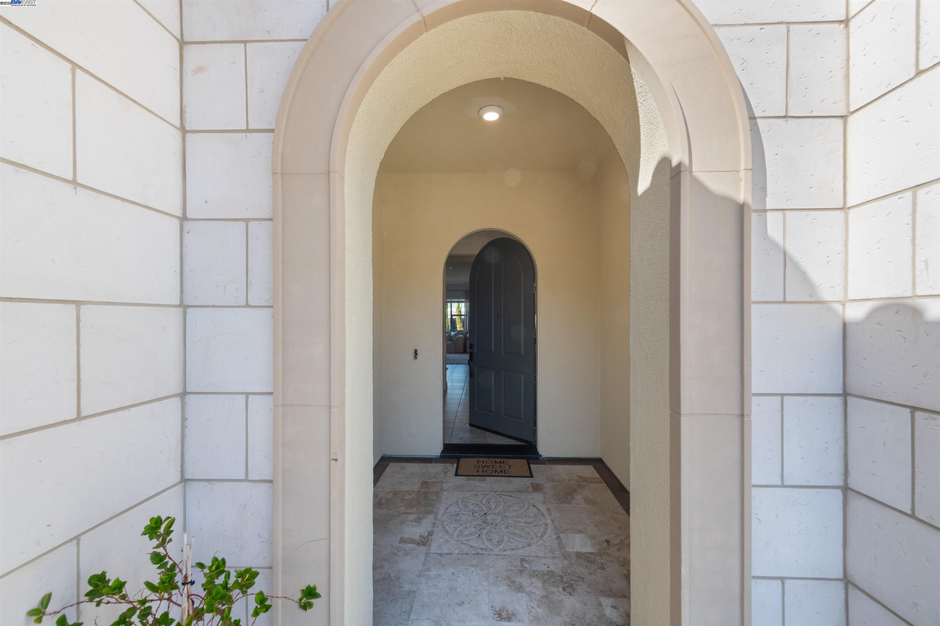 Detail Gallery Image 2 of 52 For 7152 Aubrey Way, Dublin,  CA 94568 - 5 Beds | 5/1 Baths