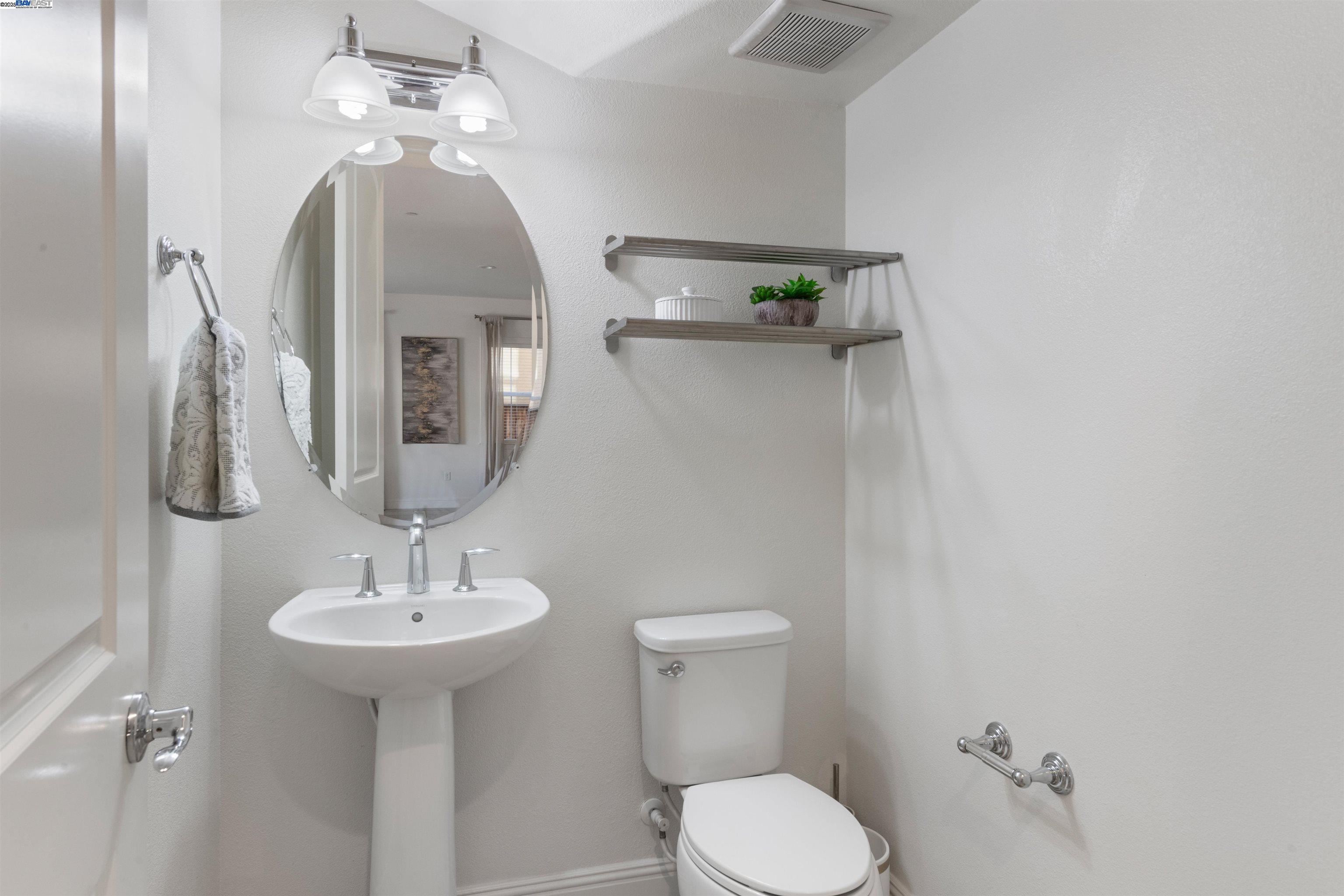 Detail Gallery Image 15 of 52 For 7152 Aubrey Way, Dublin,  CA 94568 - 5 Beds | 5/1 Baths
