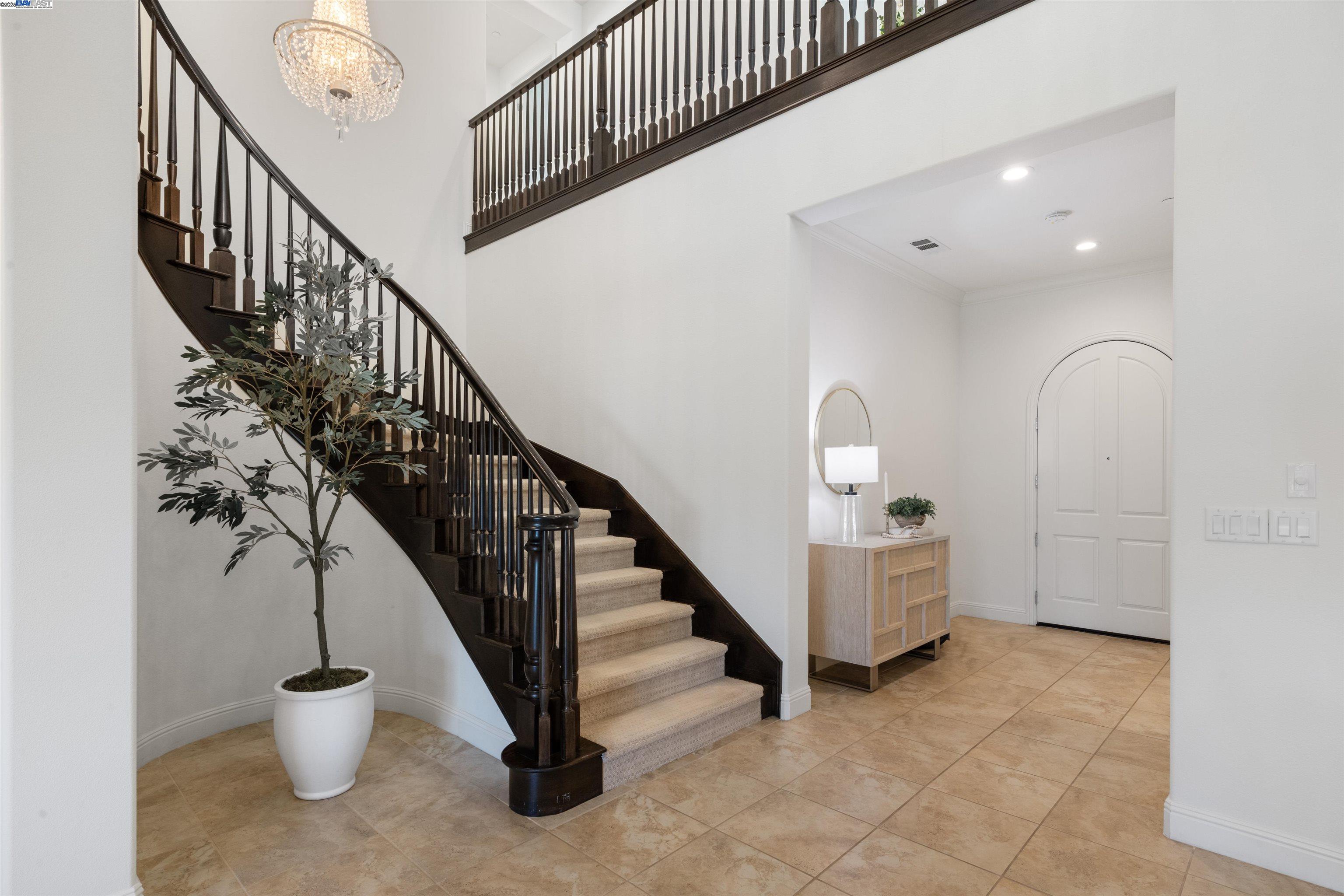 Detail Gallery Image 16 of 52 For 7152 Aubrey Way, Dublin,  CA 94568 - 5 Beds | 5/1 Baths