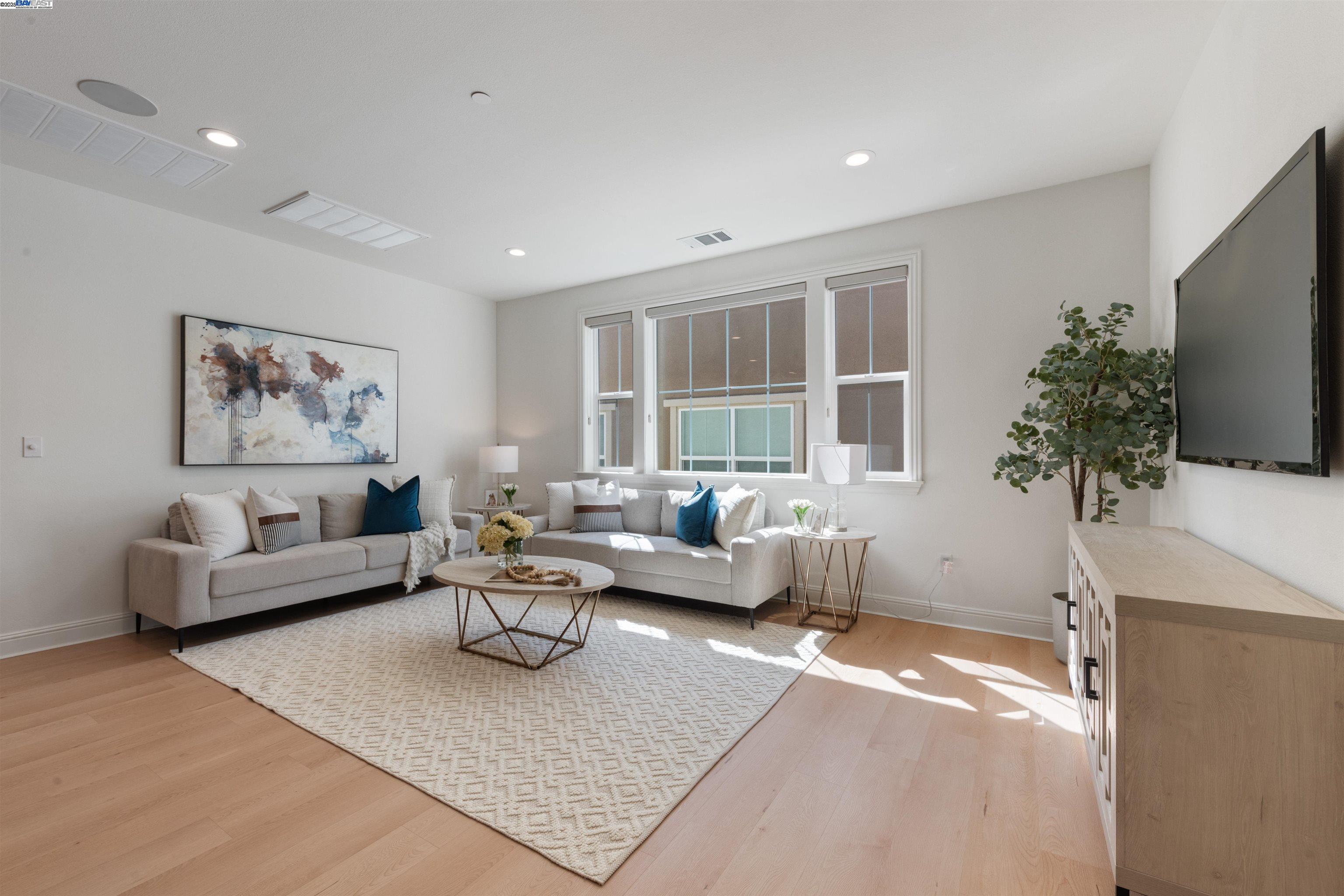 Detail Gallery Image 18 of 52 For 7152 Aubrey Way, Dublin,  CA 94568 - 5 Beds | 5/1 Baths