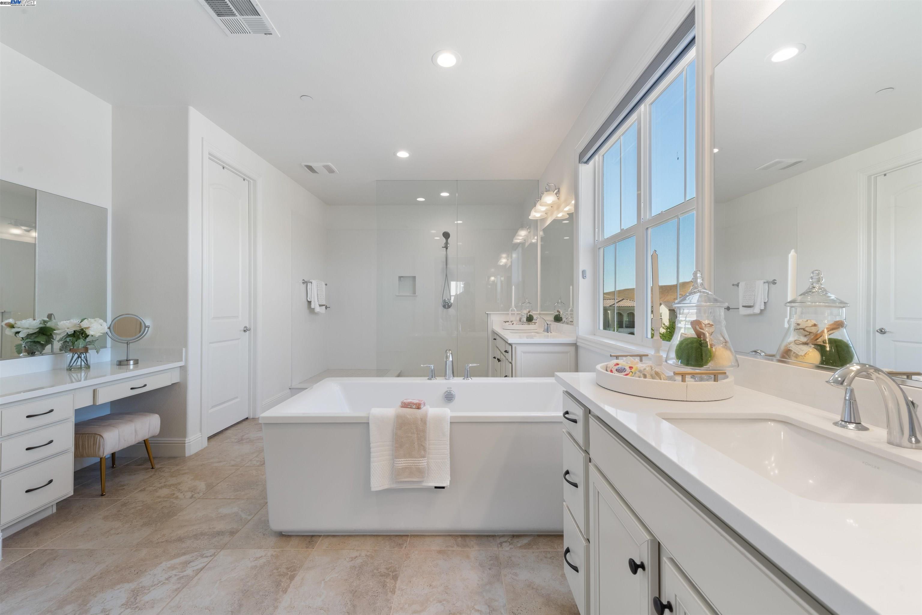 Detail Gallery Image 23 of 52 For 7152 Aubrey Way, Dublin,  CA 94568 - 5 Beds | 5/1 Baths