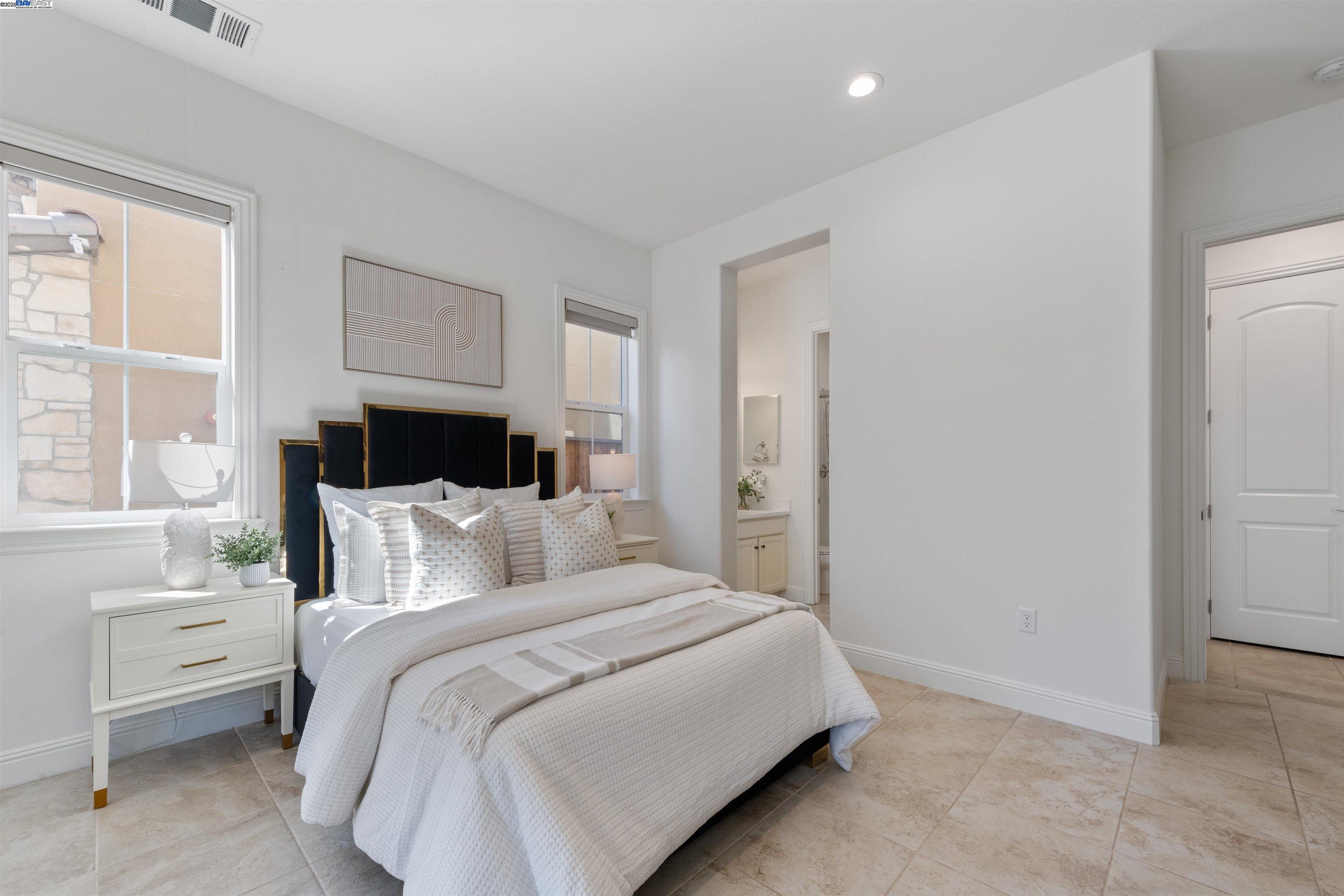 Detail Gallery Image 27 of 52 For 7152 Aubrey Way, Dublin,  CA 94568 - 5 Beds | 5/1 Baths