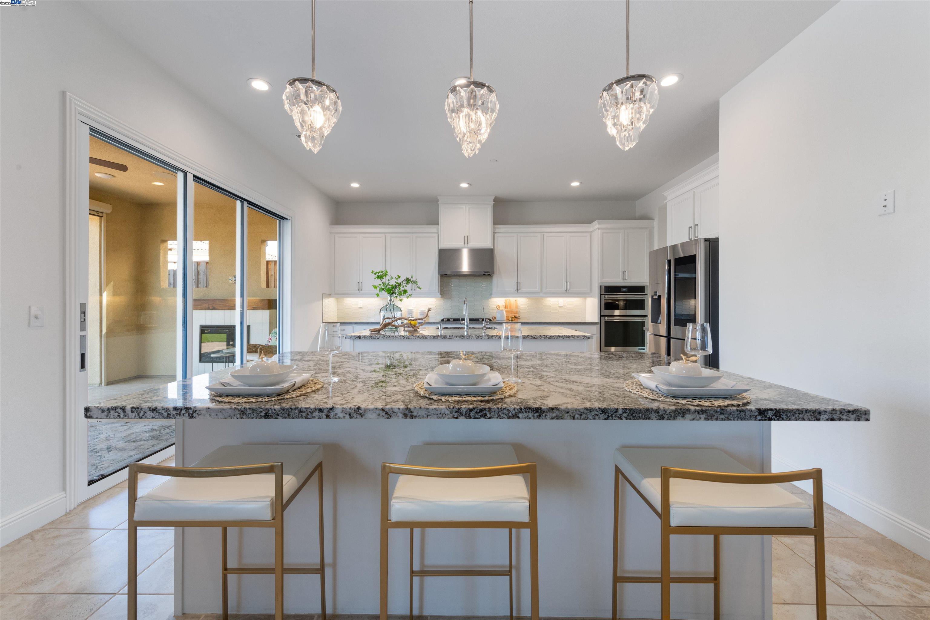 Detail Gallery Image 4 of 52 For 7152 Aubrey Way, Dublin,  CA 94568 - 5 Beds | 5/1 Baths