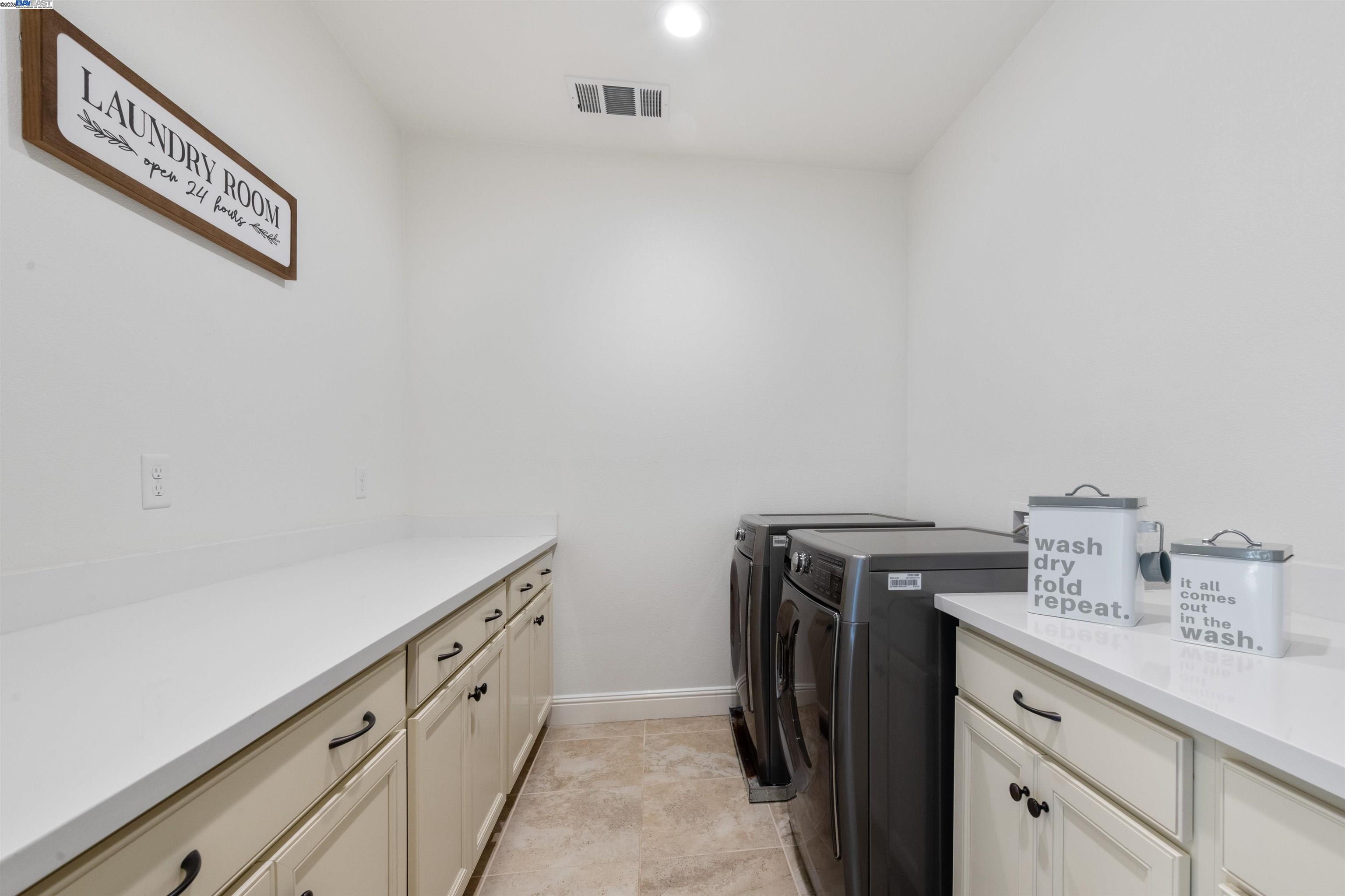 Detail Gallery Image 38 of 52 For 7152 Aubrey Way, Dublin,  CA 94568 - 5 Beds | 5/1 Baths