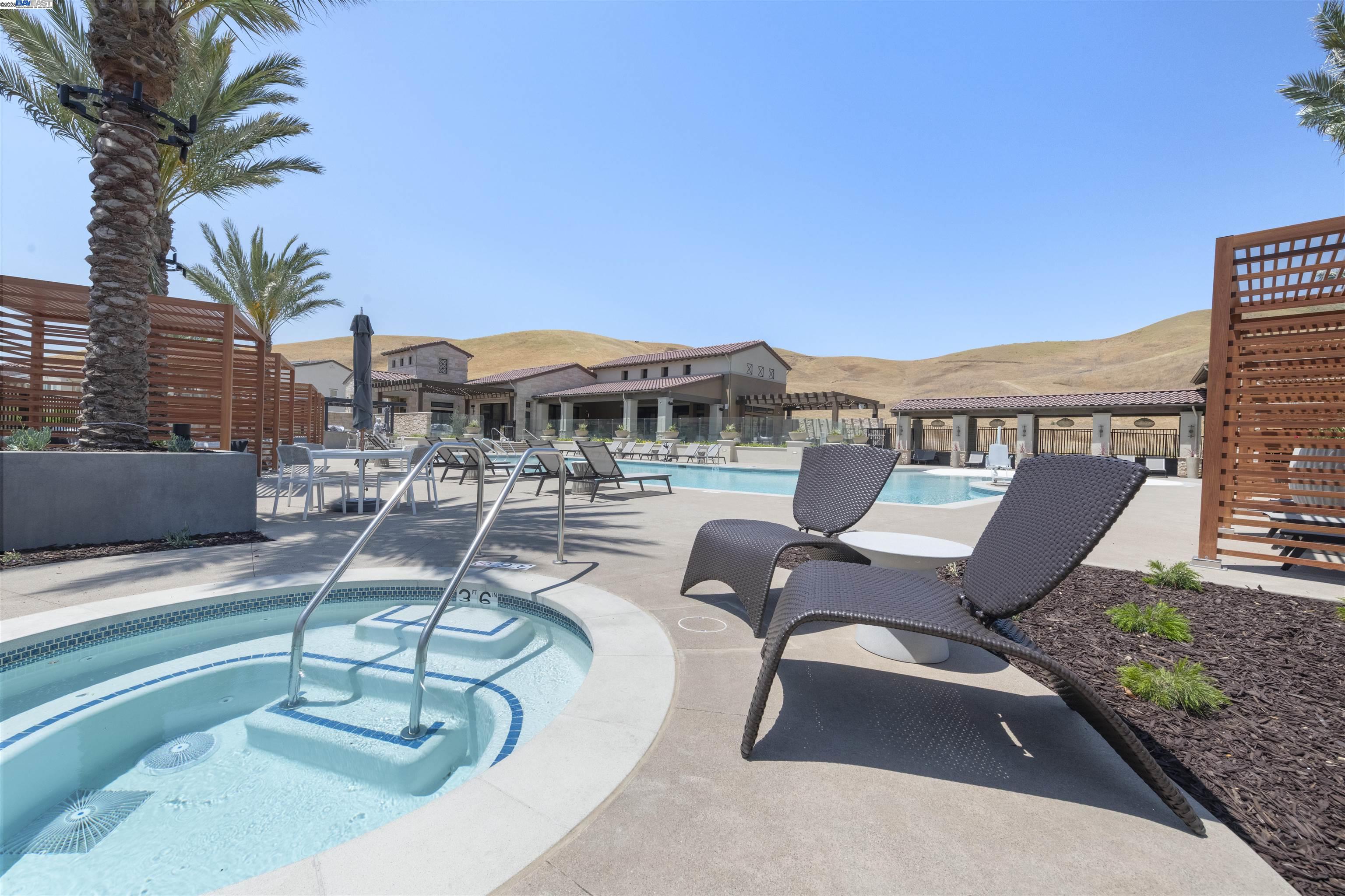 Detail Gallery Image 46 of 52 For 7152 Aubrey Way, Dublin,  CA 94568 - 5 Beds | 5/1 Baths