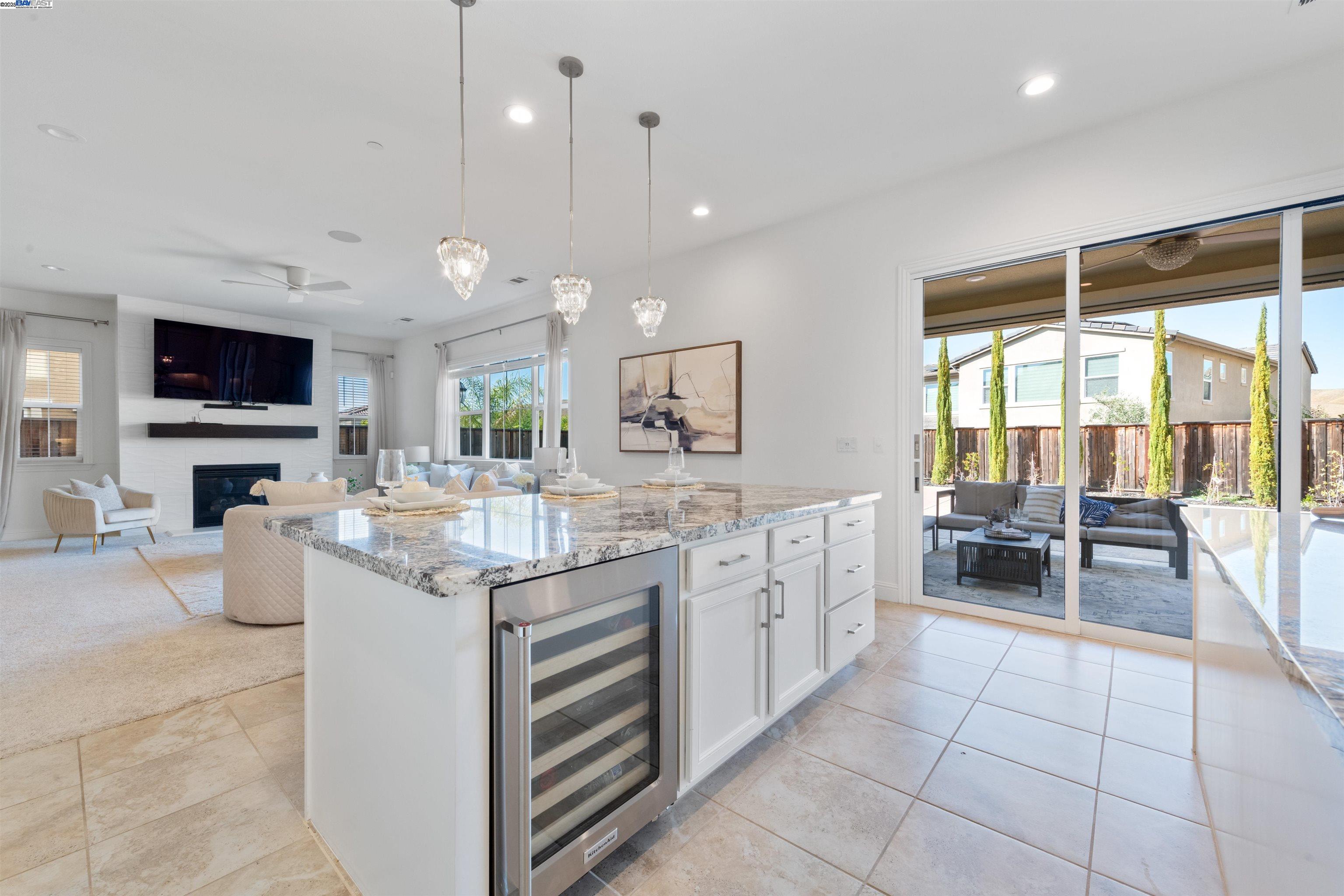 Detail Gallery Image 8 of 52 For 7152 Aubrey Way, Dublin,  CA 94568 - 5 Beds | 5/1 Baths