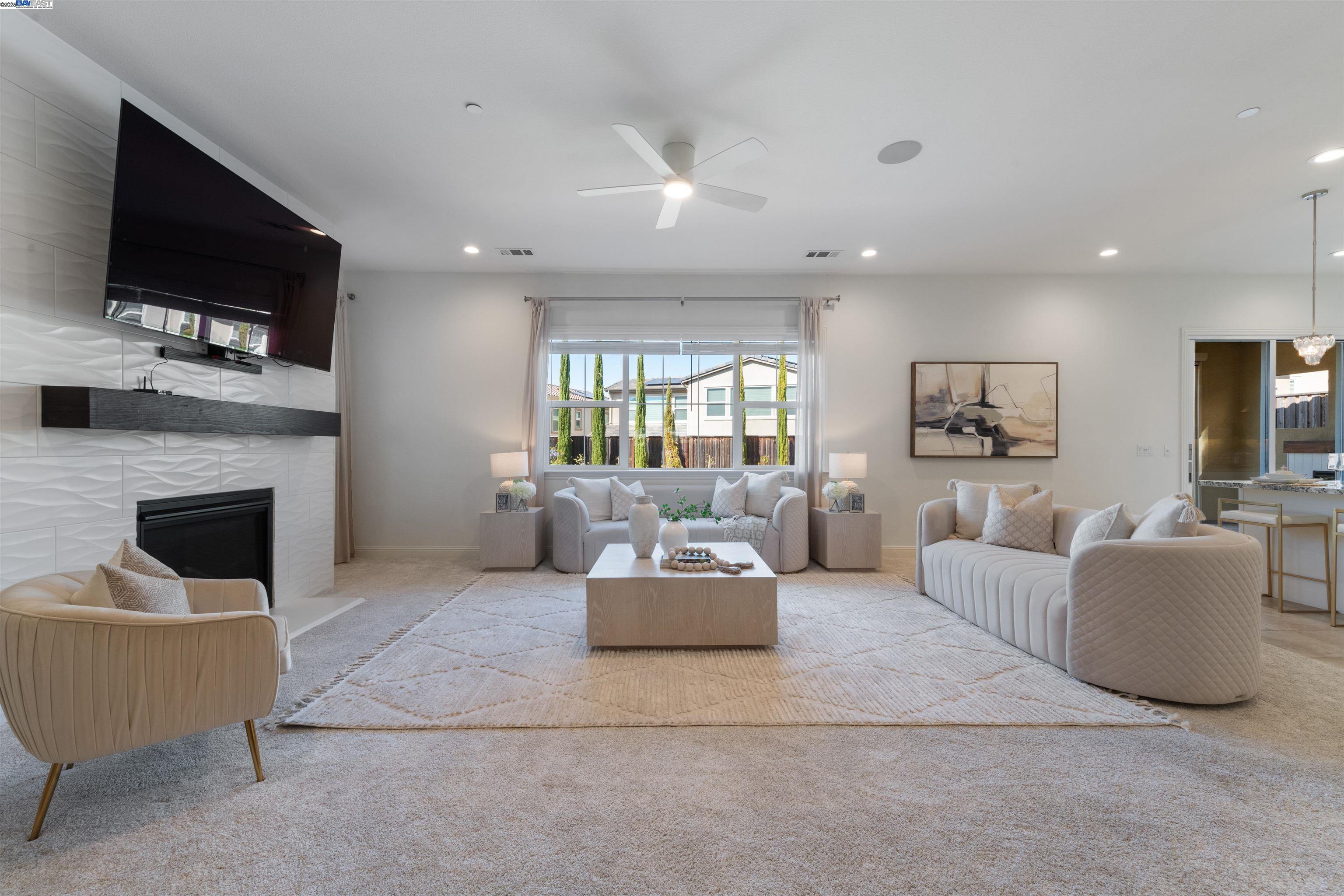 Detail Gallery Image 10 of 52 For 7152 Aubrey Way, Dublin,  CA 94568 - 5 Beds | 5/1 Baths