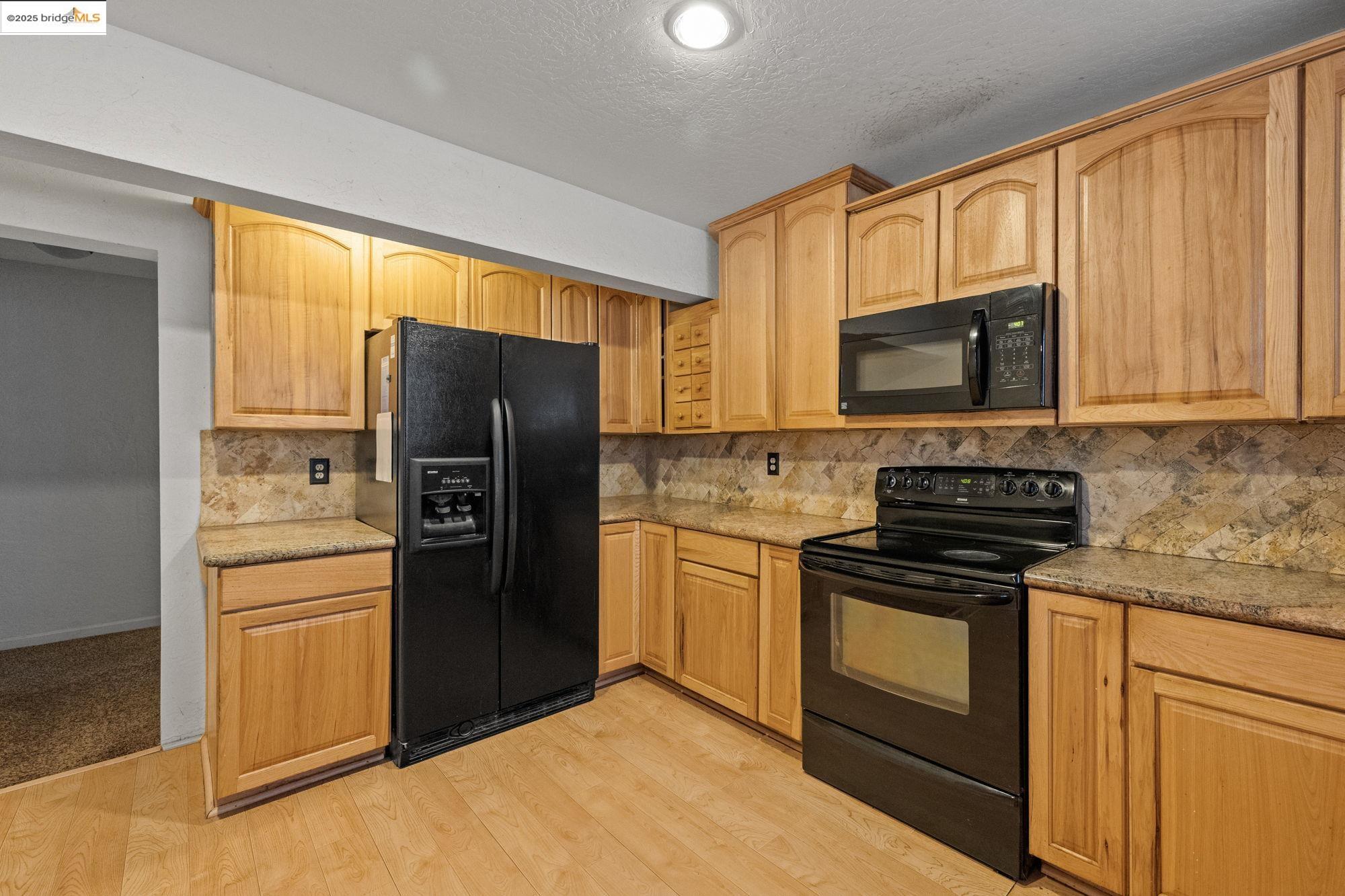 Detail Gallery Image 13 of 35 For 24214 N Oxbow Lane, Sonora,  CA 95370 - 3 Beds | 3 Baths