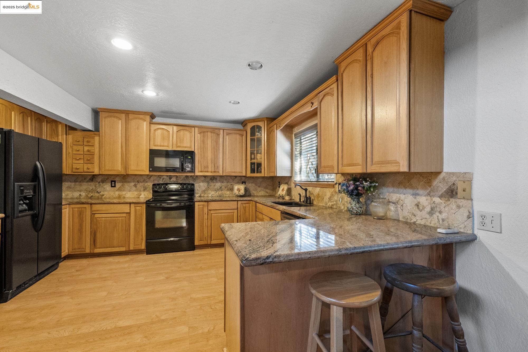 24214 N Oxbow Lane, Sonora, California 95370, 3 Bedrooms Bedrooms, 7 Rooms Rooms,3 BathroomsBathrooms,Residential,For Sale,24214 N Oxbow Lane,41105286