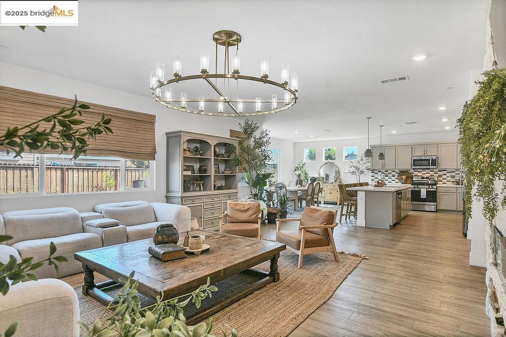 Detail Gallery Image 14 of 42 For 5153 Maniago Way, Antioch,  CA 94531 - 4 Beds | 3/1 Baths