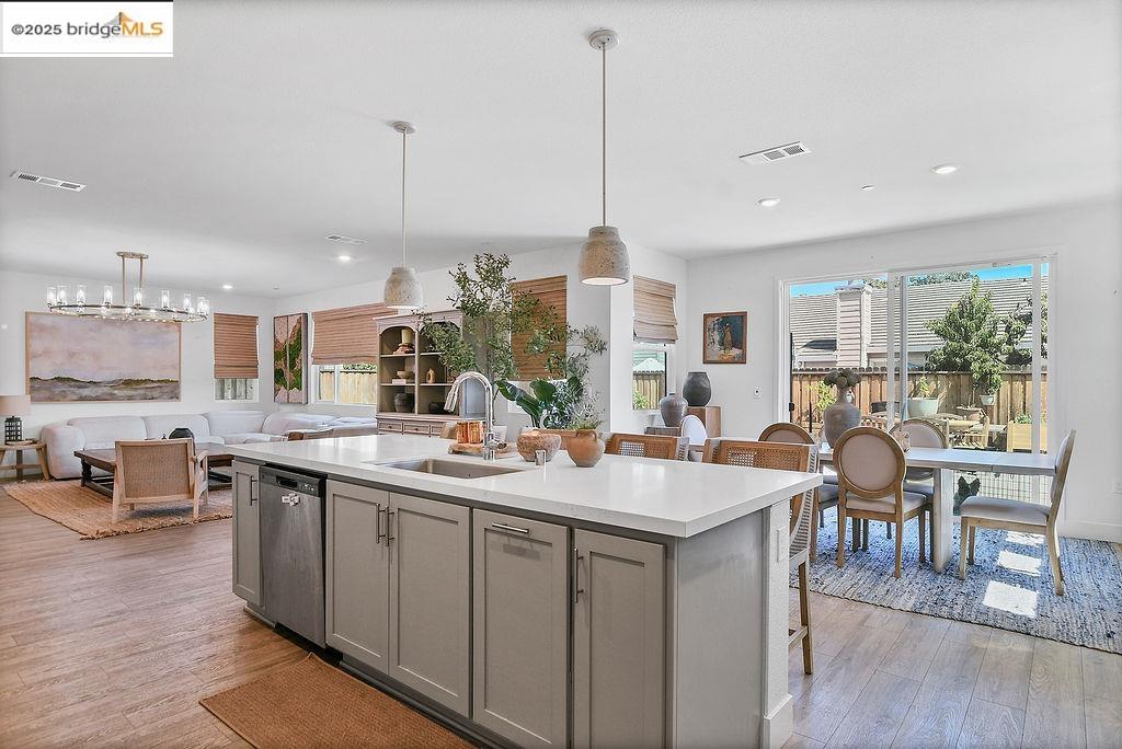 Detail Gallery Image 9 of 42 For 5153 Maniago Way, Antioch,  CA 94531 - 4 Beds | 3/1 Baths