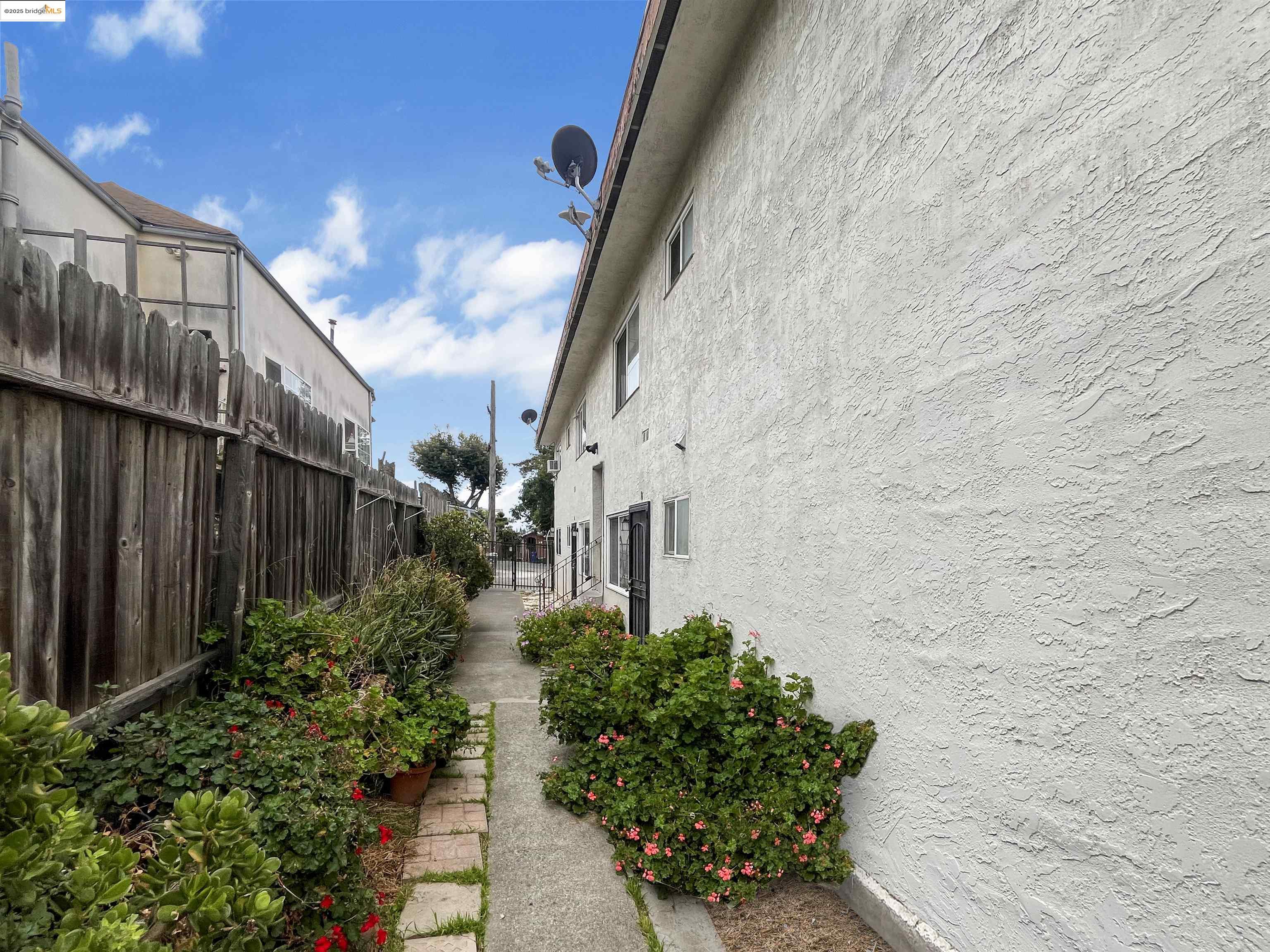 2120 E 22Nd St, Oakland, California 94606, ,Residential Income,For Sale,2120 E 22Nd St,41105290