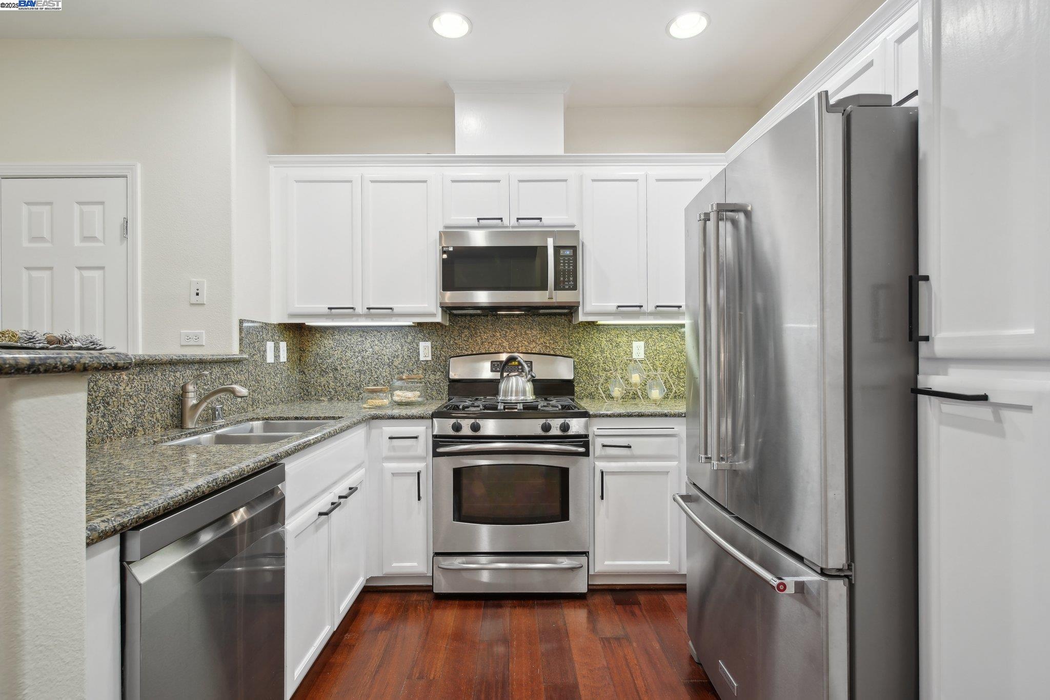 Detail Gallery Image 8 of 33 For 3240 Maguire Way #108,  Dublin,  CA 94568 - 2 Beds | 2/1 Baths