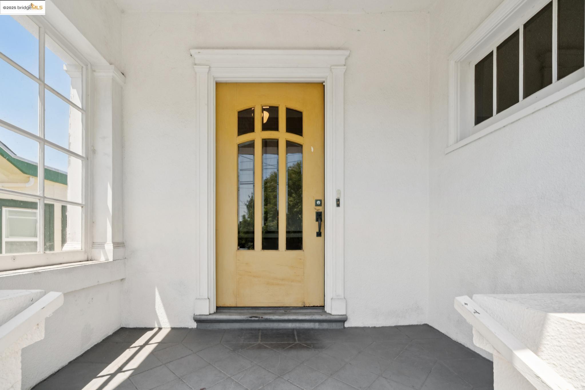 Detail Gallery Image 2 of 26 For 1239 Carleton St, Berkeley,  CA 94702 - 3 Beds | 1 Baths