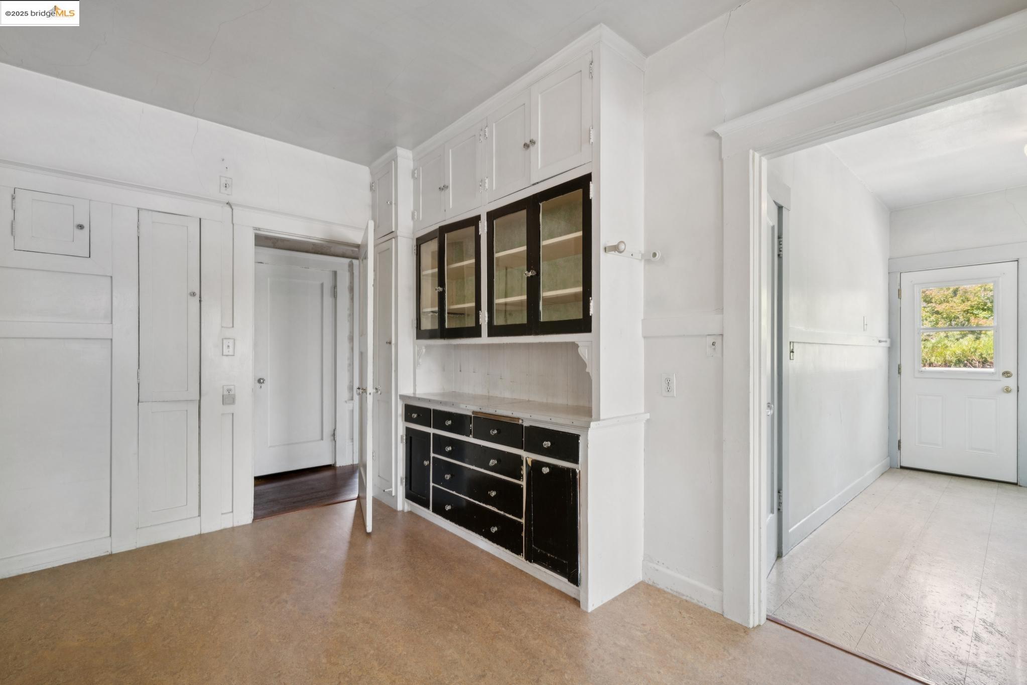Detail Gallery Image 12 of 26 For 1239 Carleton St, Berkeley,  CA 94702 - 3 Beds | 1 Baths