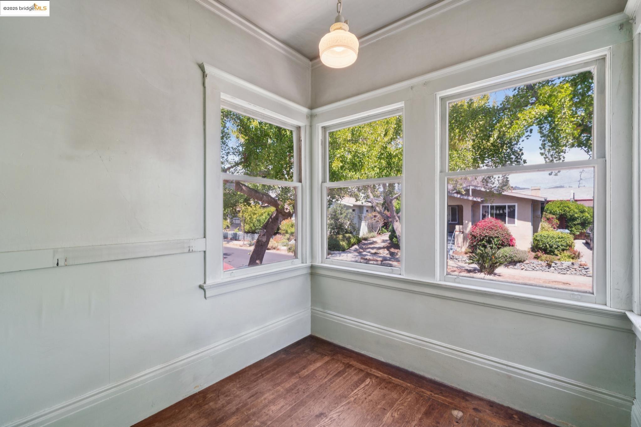Detail Gallery Image 14 of 26 For 1239 Carleton St, Berkeley,  CA 94702 - 3 Beds | 1 Baths