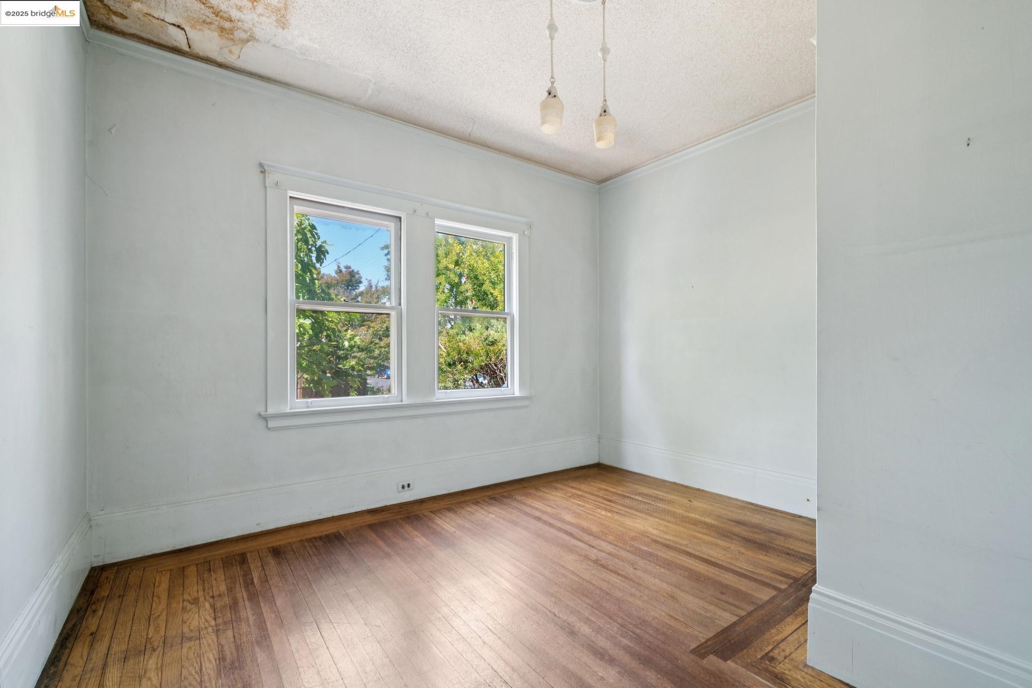 Detail Gallery Image 17 of 26 For 1239 Carleton St, Berkeley,  CA 94702 - 3 Beds | 1 Baths