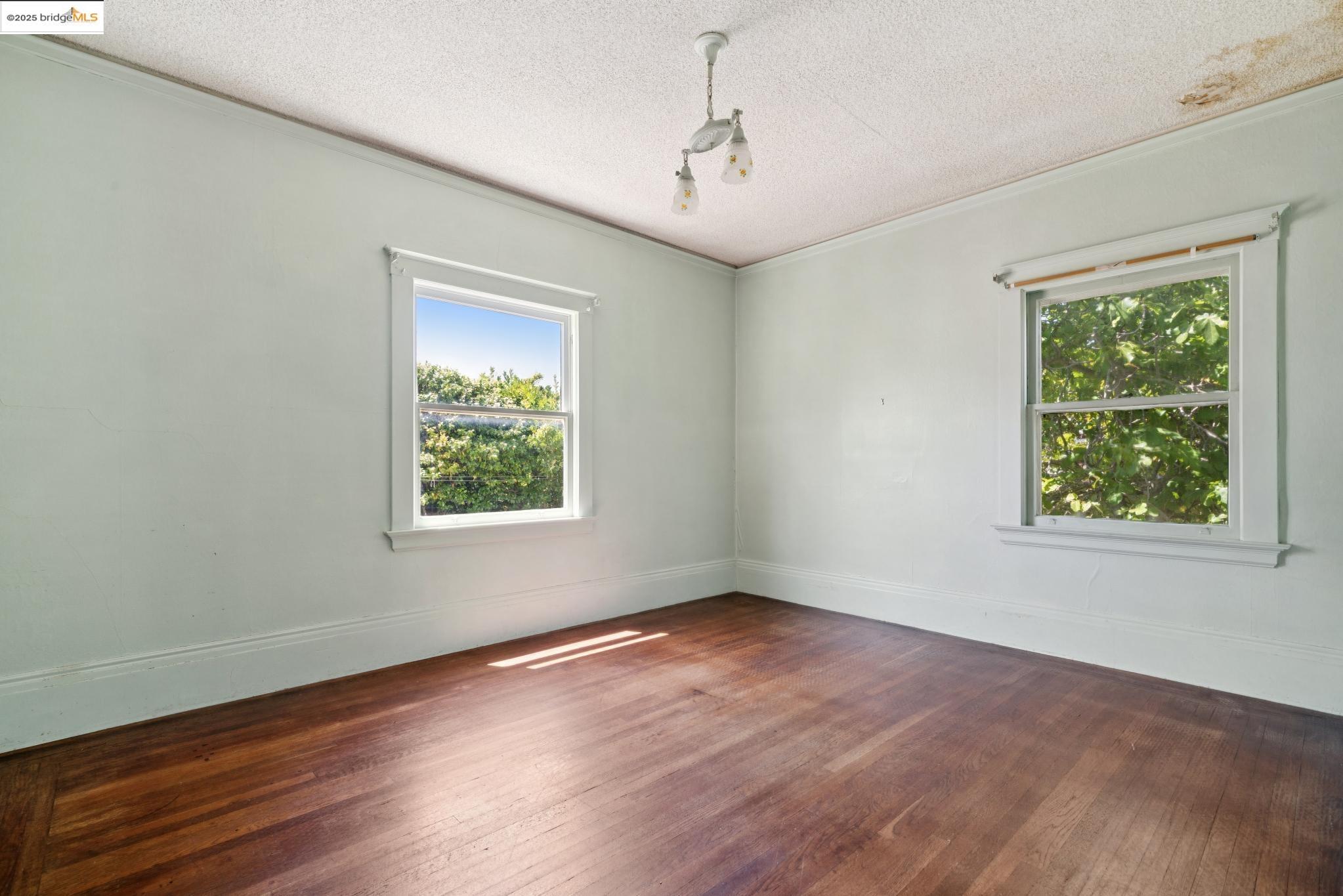 Detail Gallery Image 18 of 26 For 1239 Carleton St, Berkeley,  CA 94702 - 3 Beds | 1 Baths