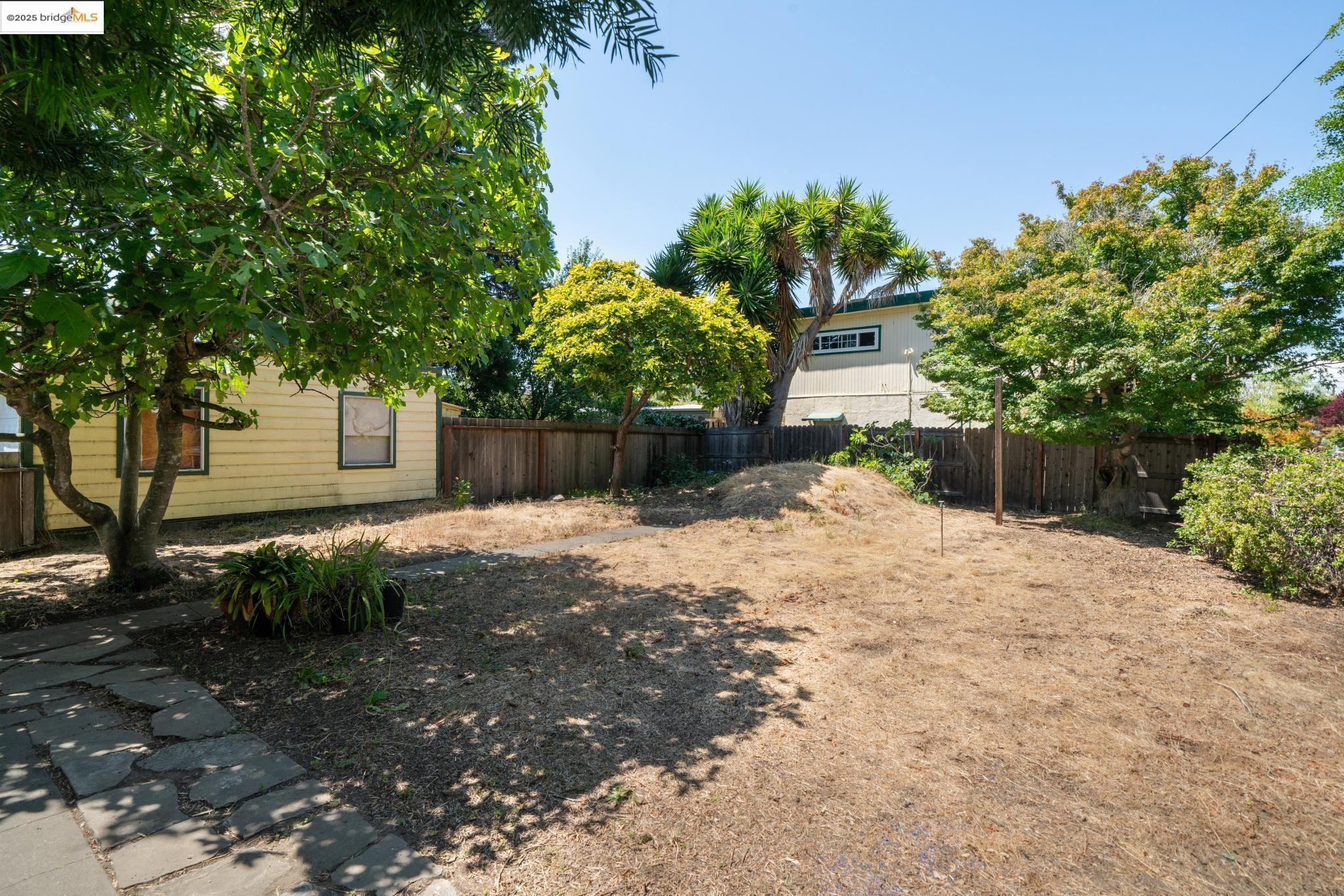 Detail Gallery Image 24 of 26 For 1239 Carleton St, Berkeley,  CA 94702 - 3 Beds | 1 Baths