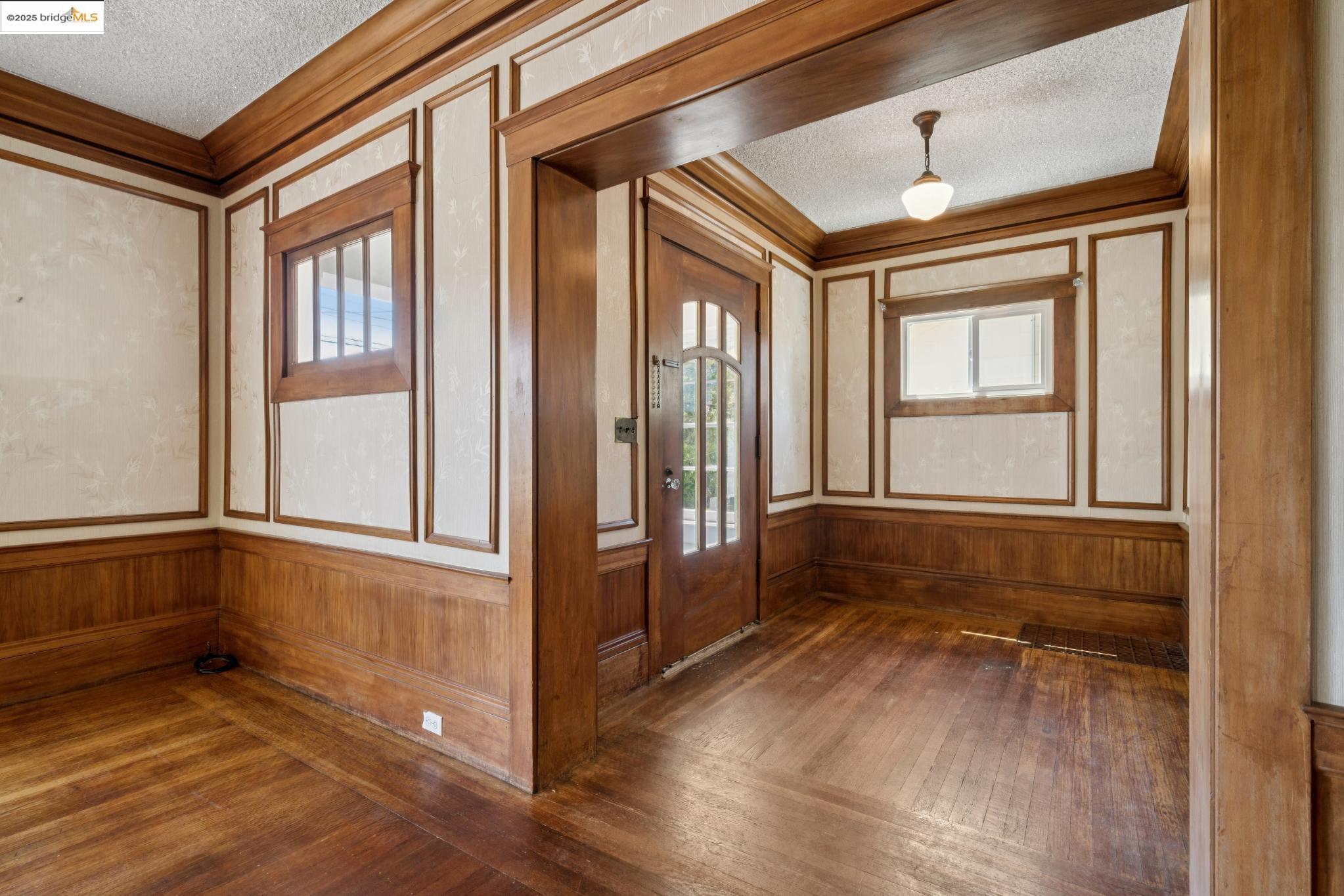 Detail Gallery Image 4 of 26 For 1239 Carleton St, Berkeley,  CA 94702 - 3 Beds | 1 Baths