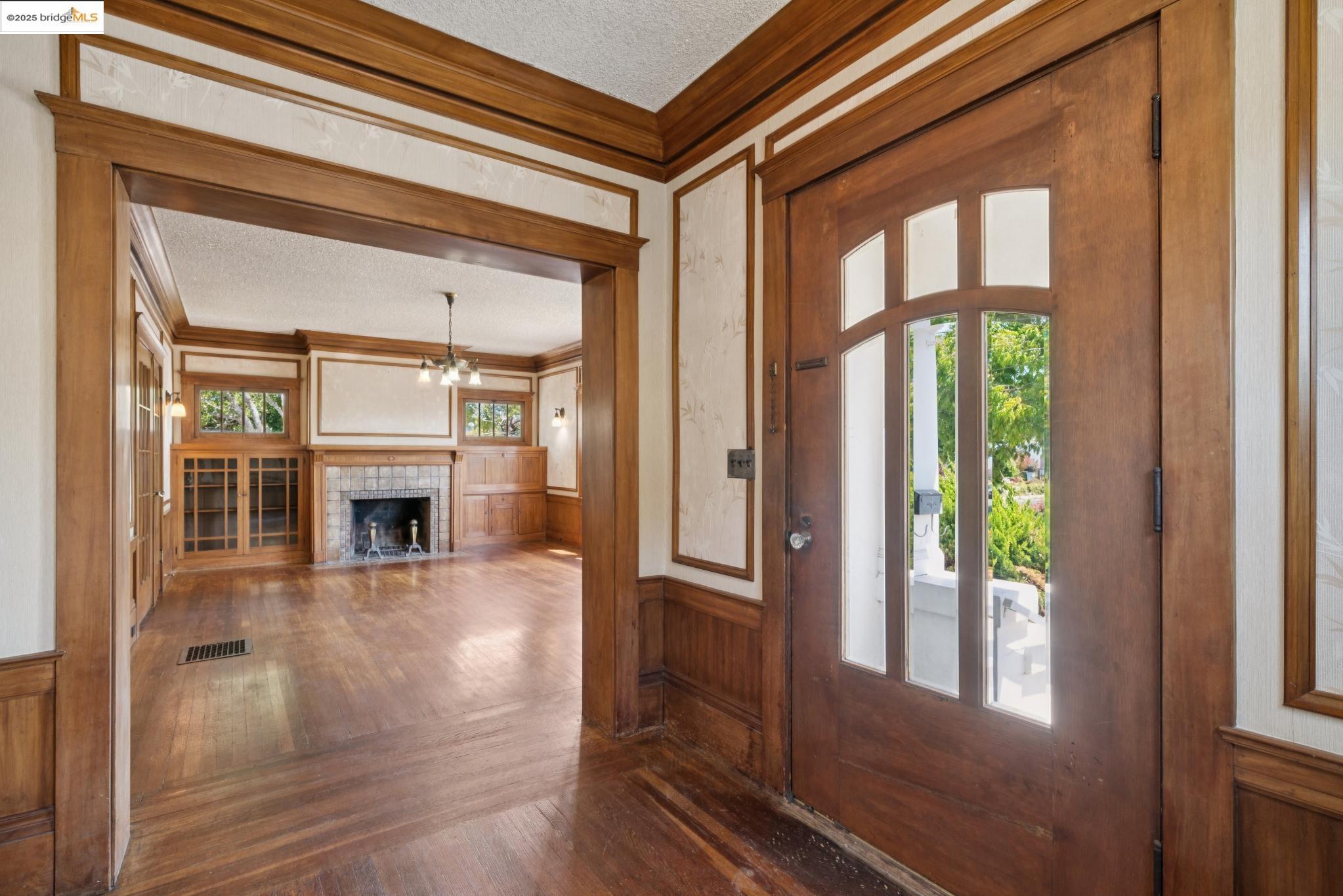 Detail Gallery Image 5 of 26 For 1239 Carleton St, Berkeley,  CA 94702 - 3 Beds | 1 Baths