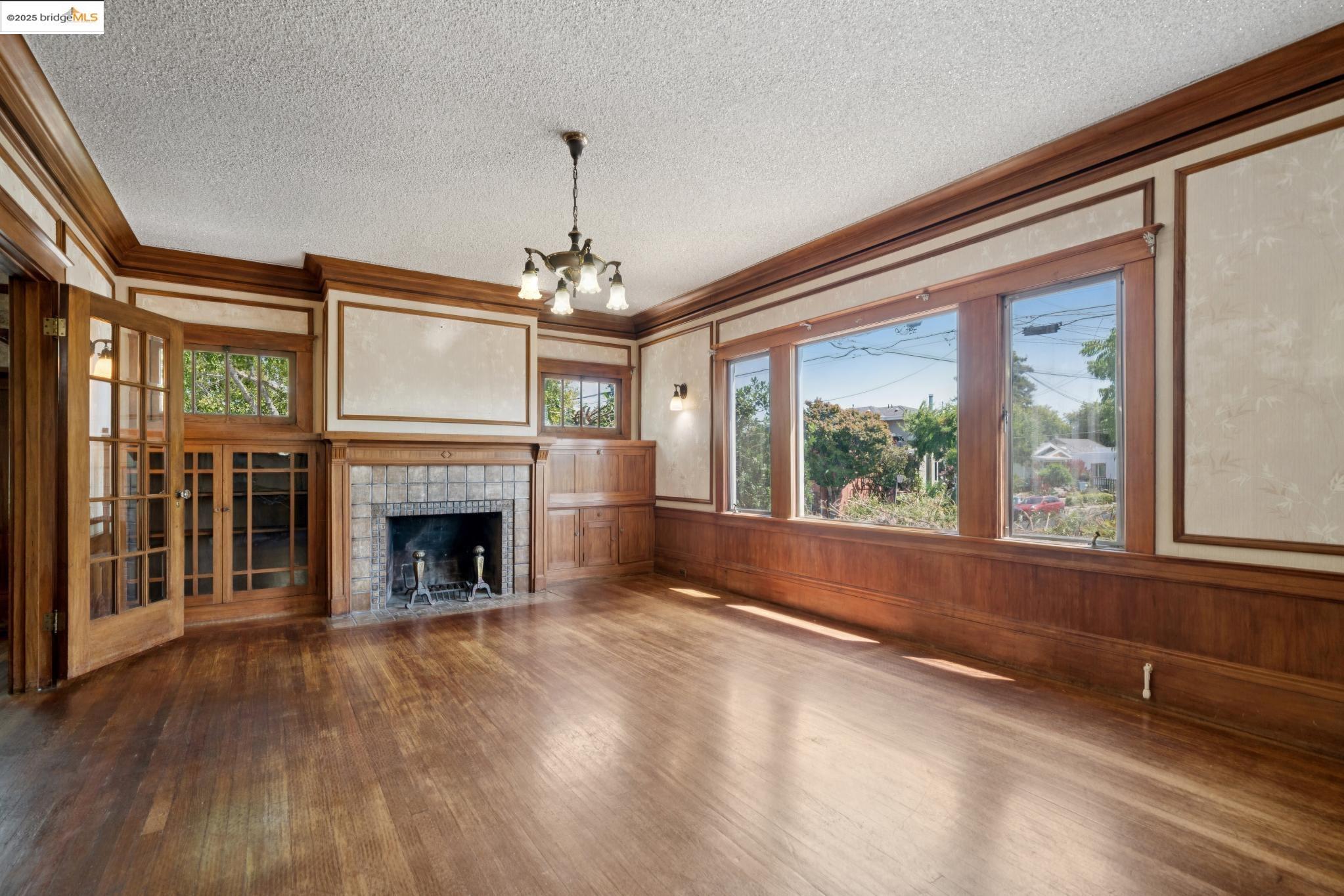 Detail Gallery Image 6 of 26 For 1239 Carleton St, Berkeley,  CA 94702 - 3 Beds | 1 Baths