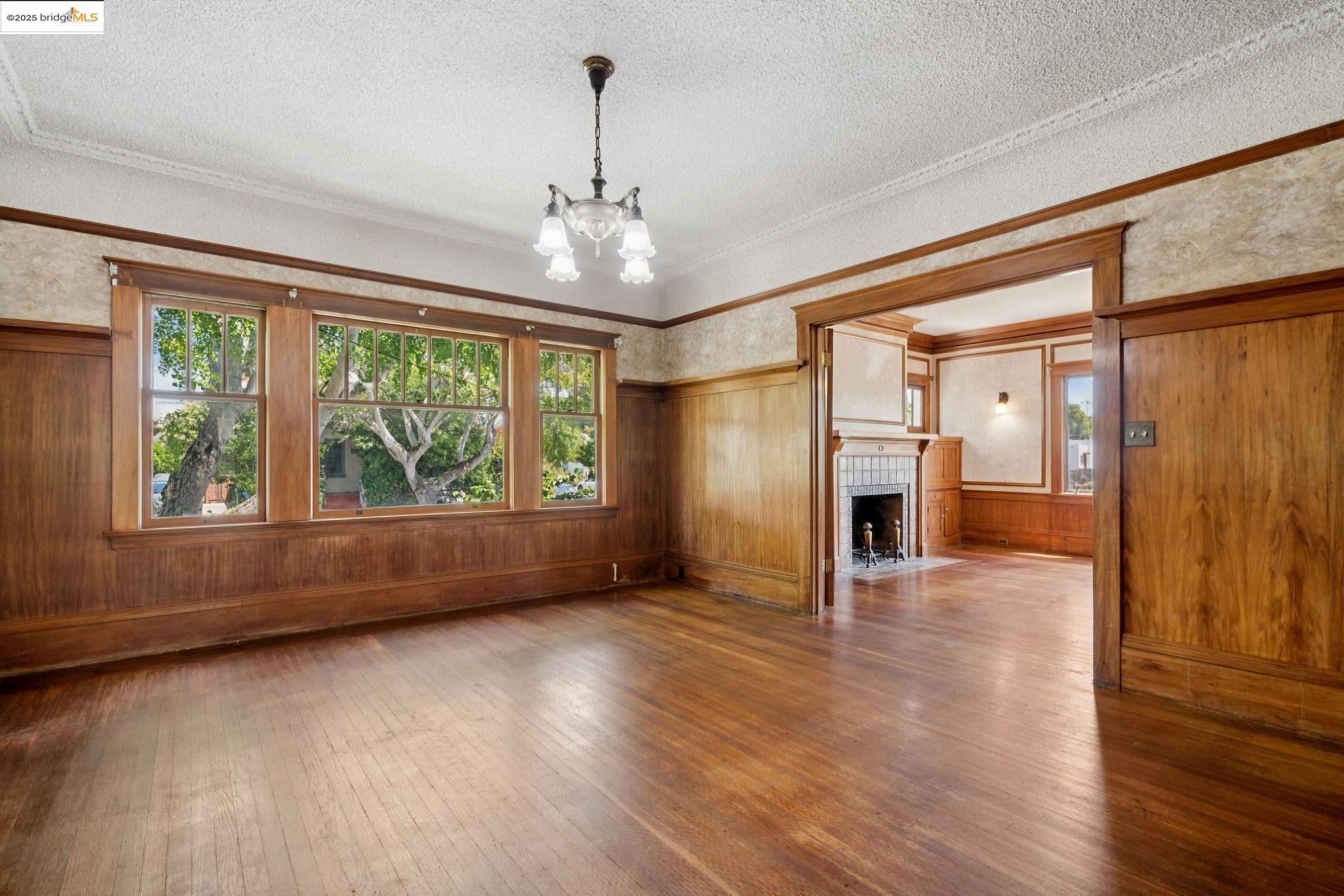 Detail Gallery Image 7 of 26 For 1239 Carleton St, Berkeley,  CA 94702 - 3 Beds | 1 Baths