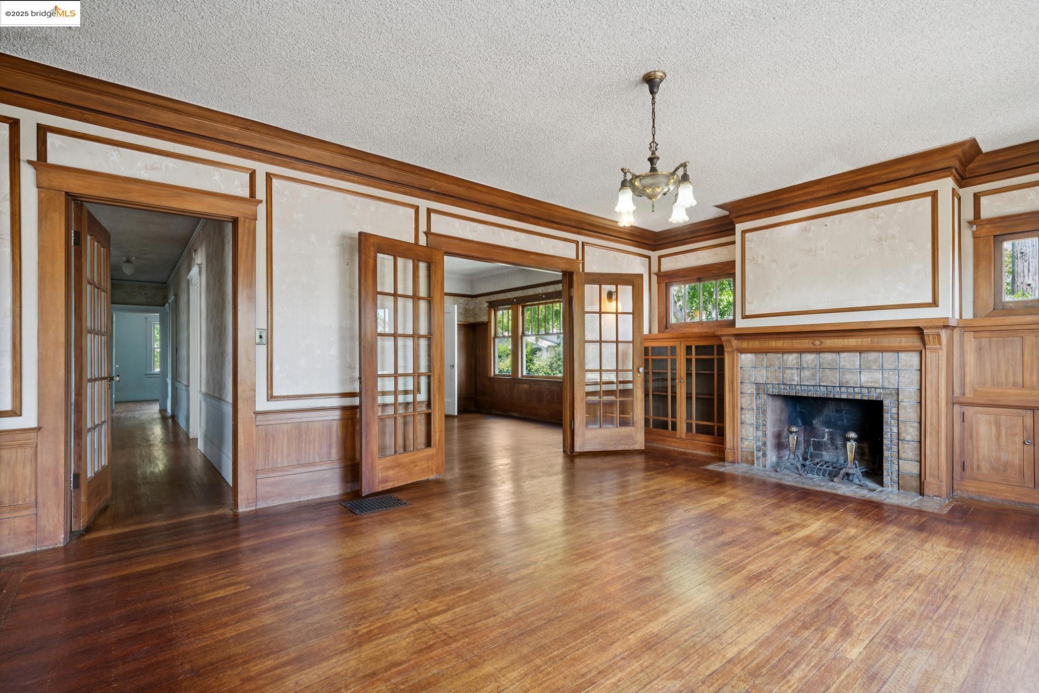 Detail Gallery Image 8 of 26 For 1239 Carleton St, Berkeley,  CA 94702 - 3 Beds | 1 Baths
