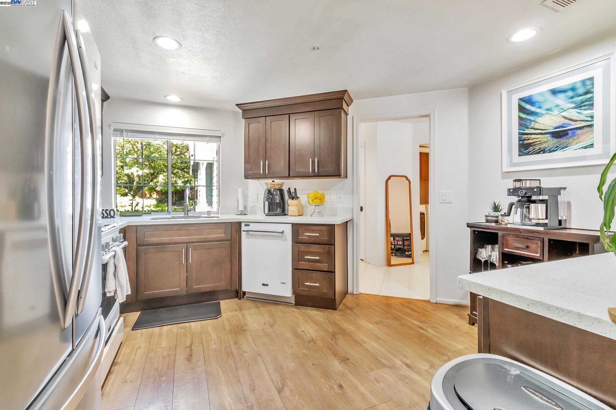 Detail Gallery Image 12 of 42 For 385 Kensington Cmn, Livermore,  CA 94551 - 3 Beds | 2/1 Baths