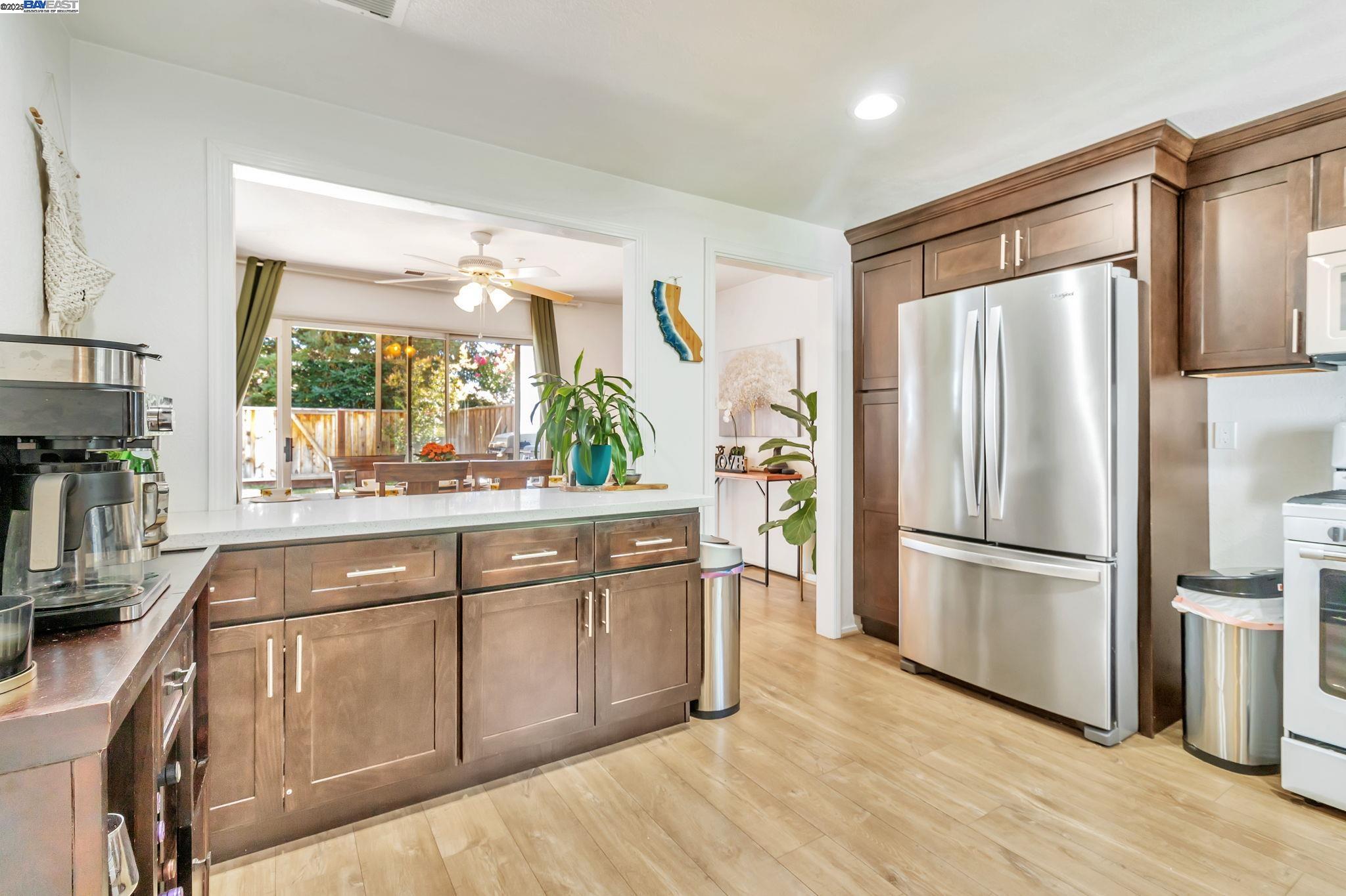 Detail Gallery Image 13 of 42 For 385 Kensington Cmn, Livermore,  CA 94551 - 3 Beds | 2/1 Baths