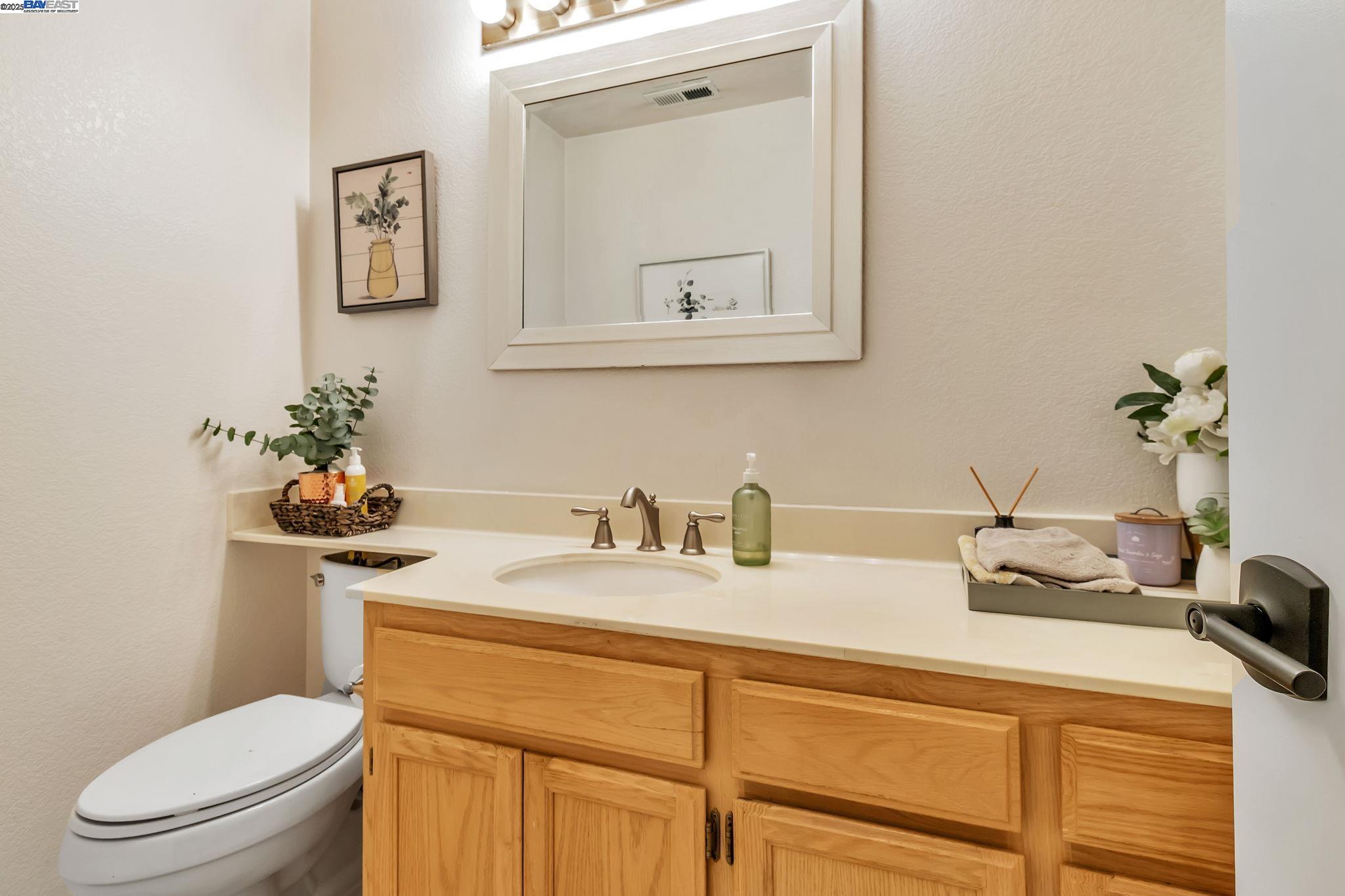 Detail Gallery Image 15 of 42 For 385 Kensington Cmn, Livermore,  CA 94551 - 3 Beds | 2/1 Baths