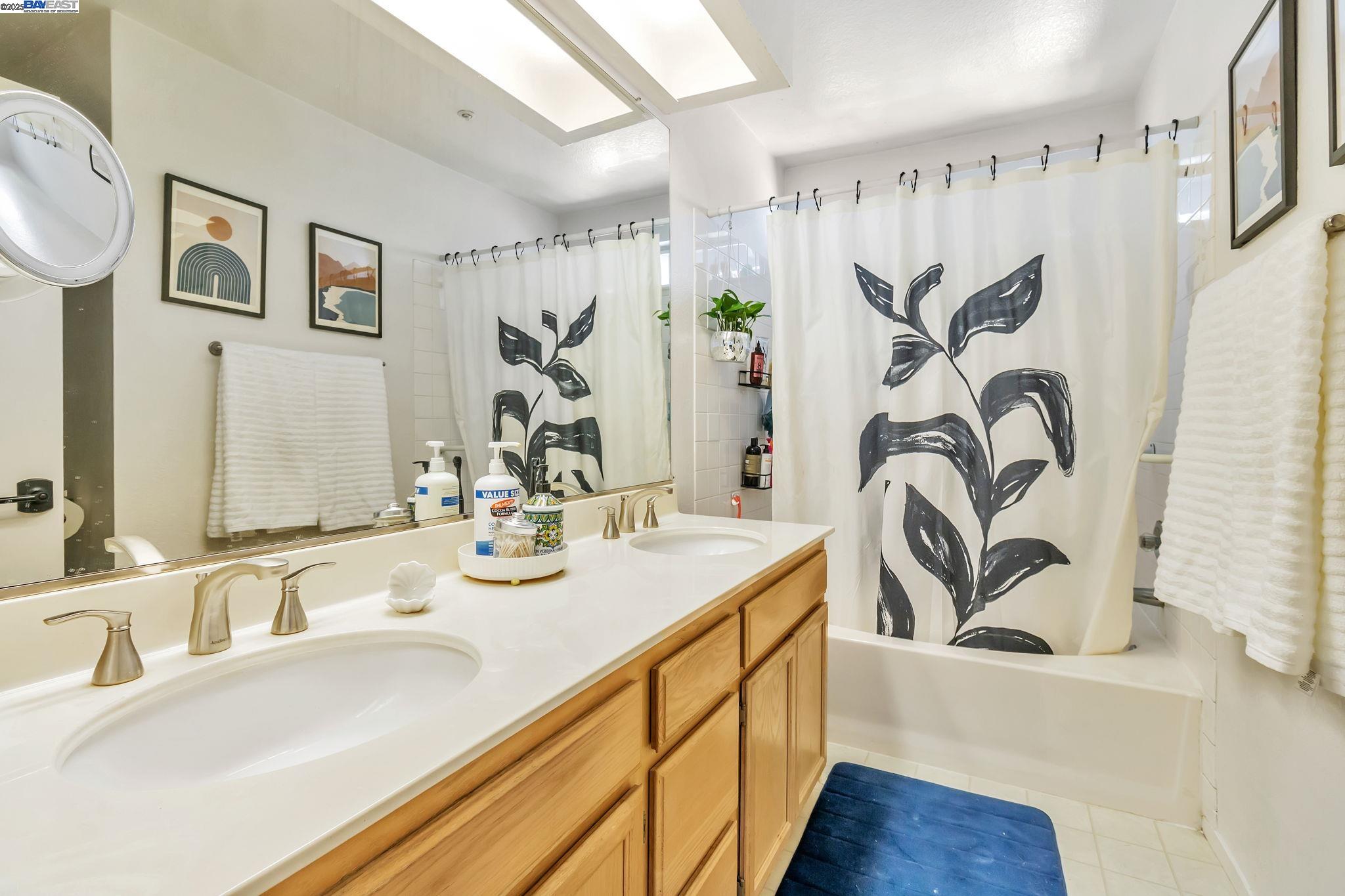 Detail Gallery Image 19 of 42 For 385 Kensington Cmn, Livermore,  CA 94551 - 3 Beds | 2/1 Baths