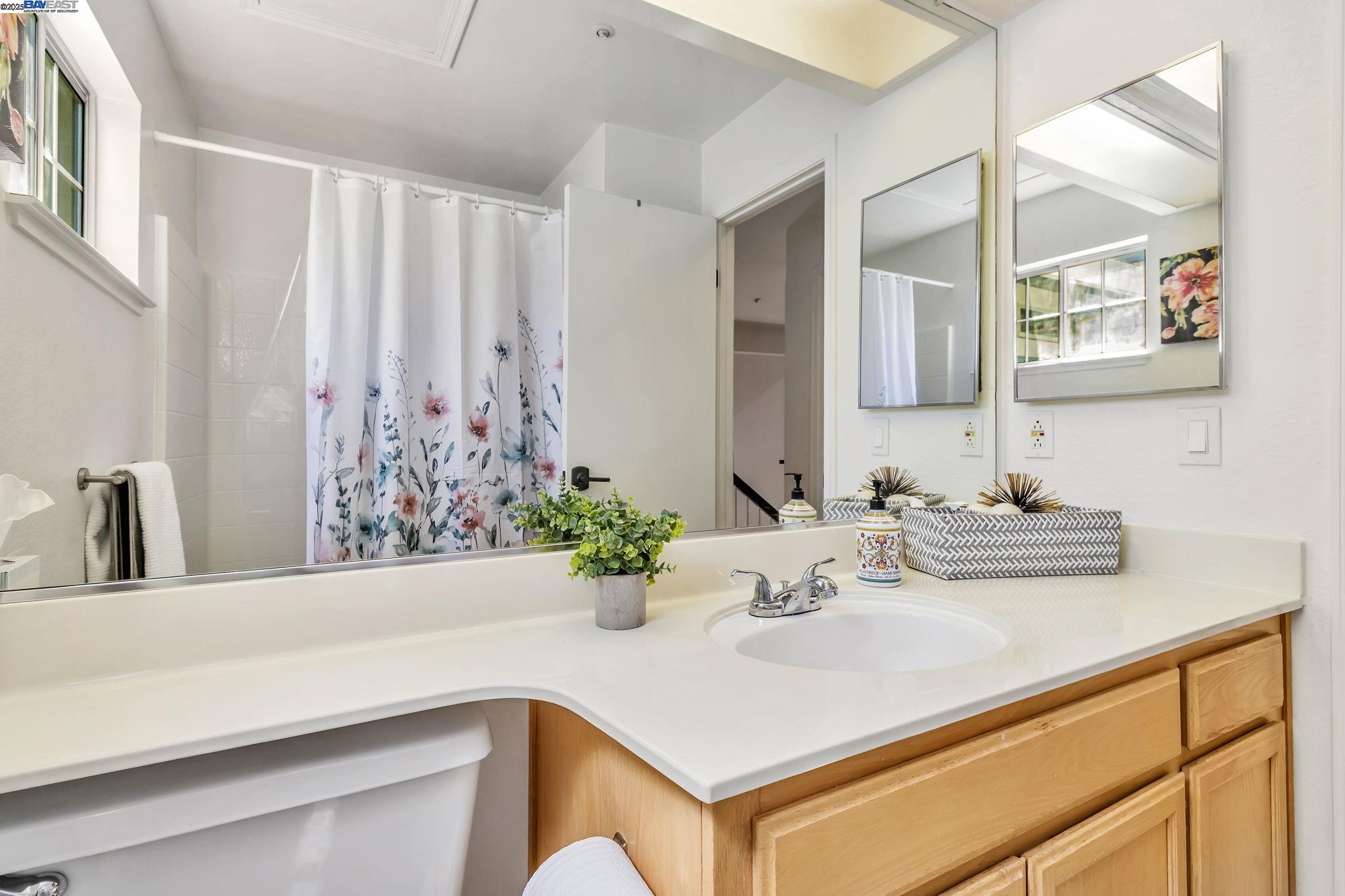 Detail Gallery Image 23 of 42 For 385 Kensington Cmn, Livermore,  CA 94551 - 3 Beds | 2/1 Baths