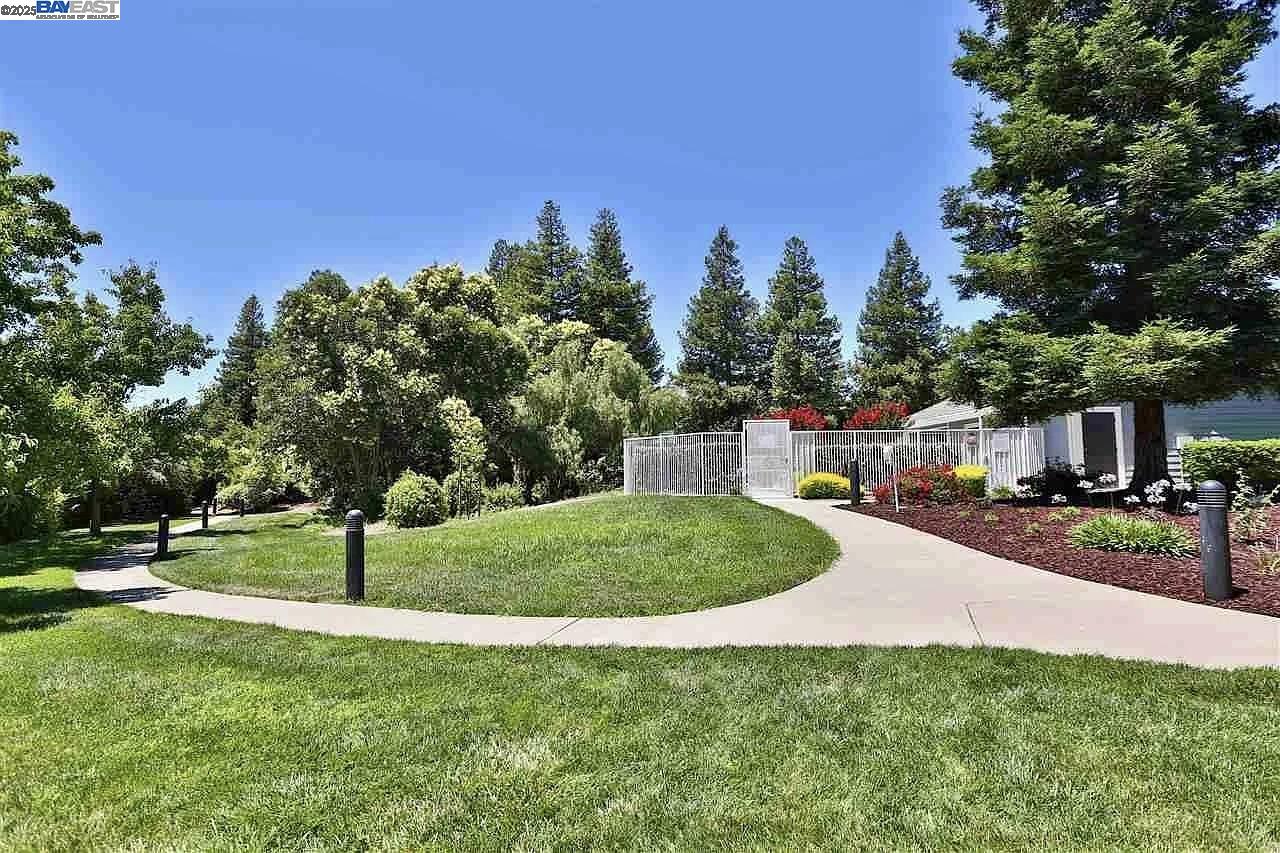 Detail Gallery Image 32 of 42 For 385 Kensington Cmn, Livermore,  CA 94551 - 3 Beds | 2/1 Baths