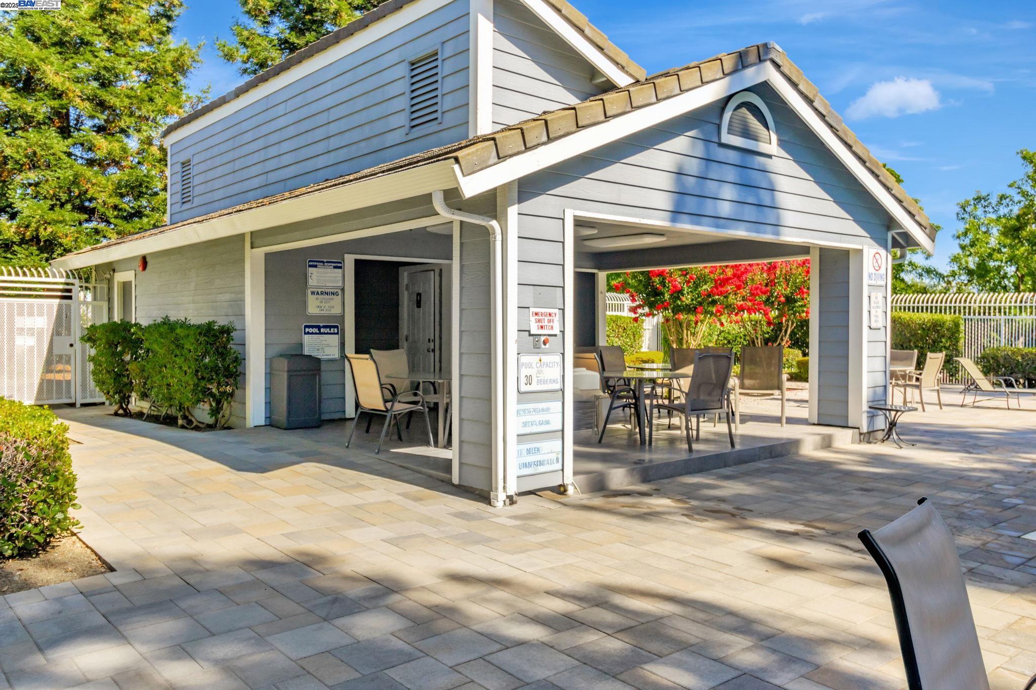 Detail Gallery Image 33 of 42 For 385 Kensington Cmn, Livermore,  CA 94551 - 3 Beds | 2/1 Baths