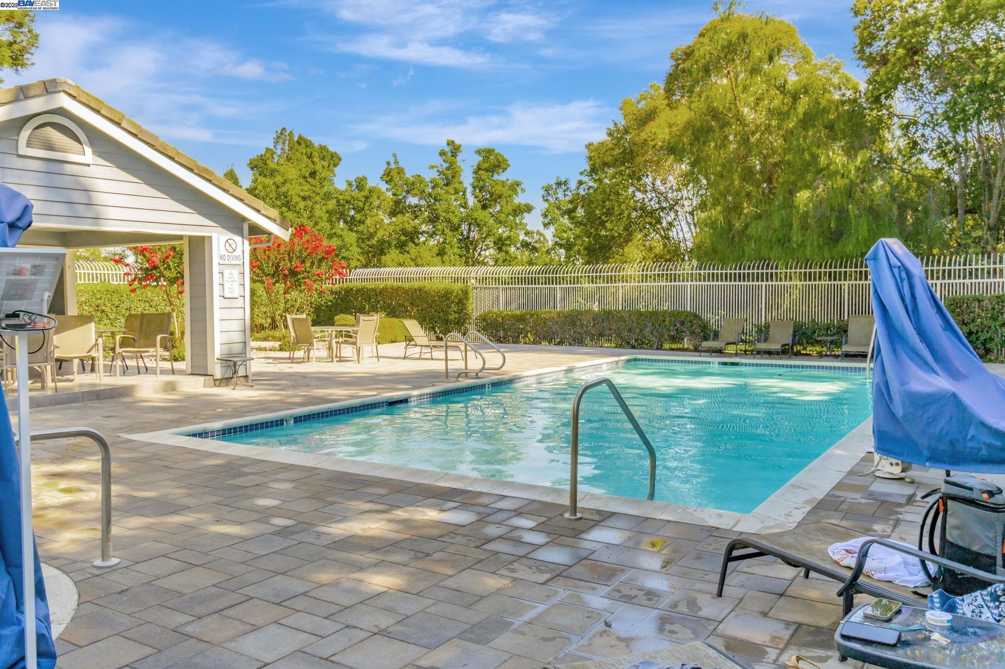 Detail Gallery Image 34 of 42 For 385 Kensington Cmn, Livermore,  CA 94551 - 3 Beds | 2/1 Baths