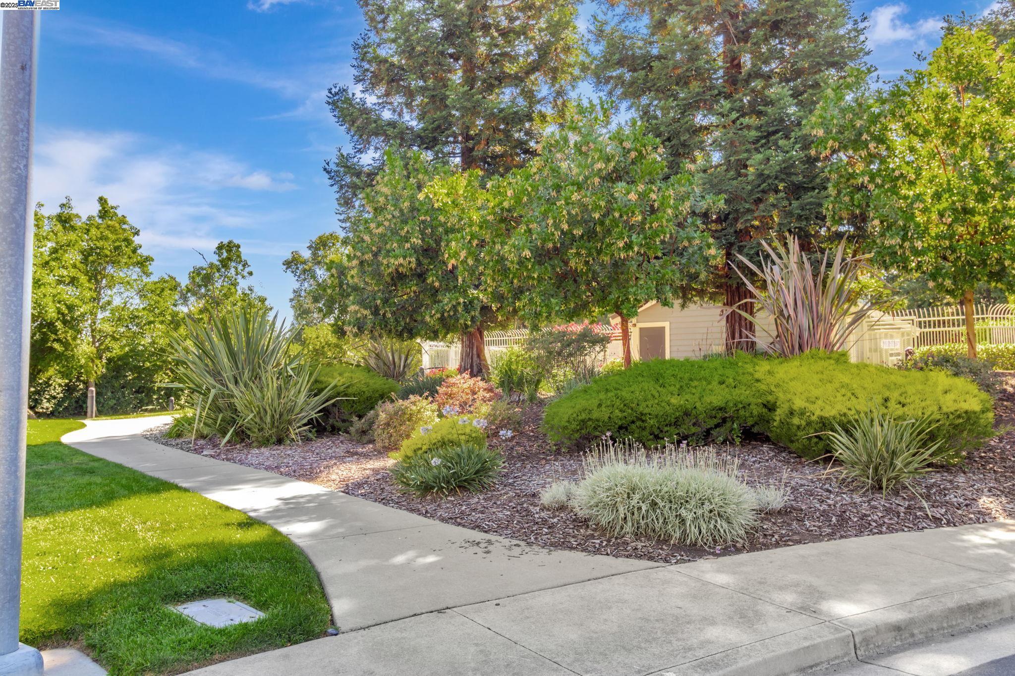 Detail Gallery Image 36 of 42 For 385 Kensington Cmn, Livermore,  CA 94551 - 3 Beds | 2/1 Baths