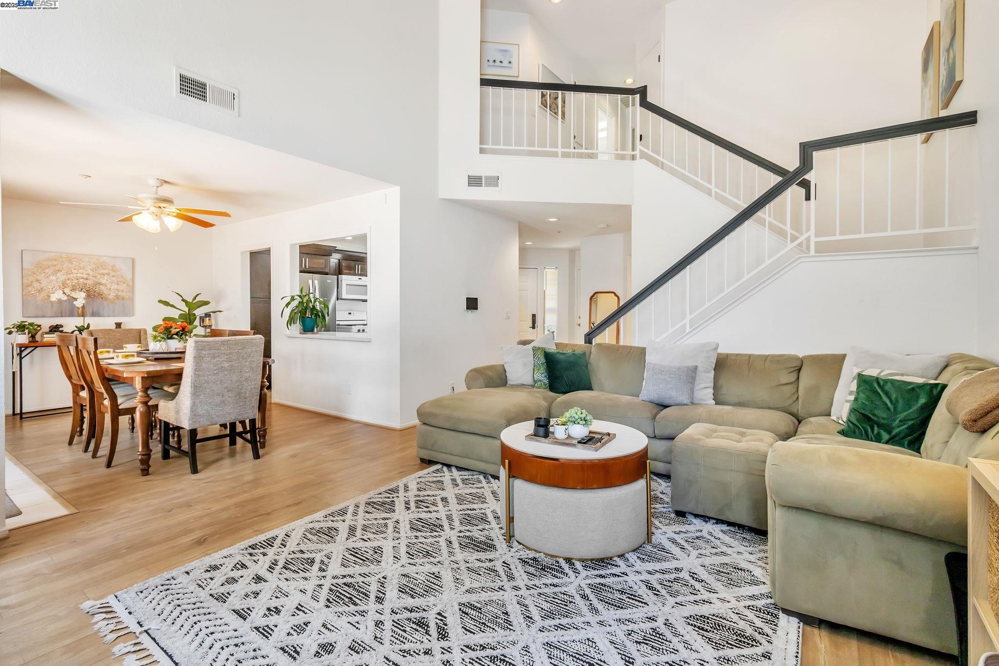 Detail Gallery Image 5 of 42 For 385 Kensington Cmn, Livermore,  CA 94551 - 3 Beds | 2/1 Baths