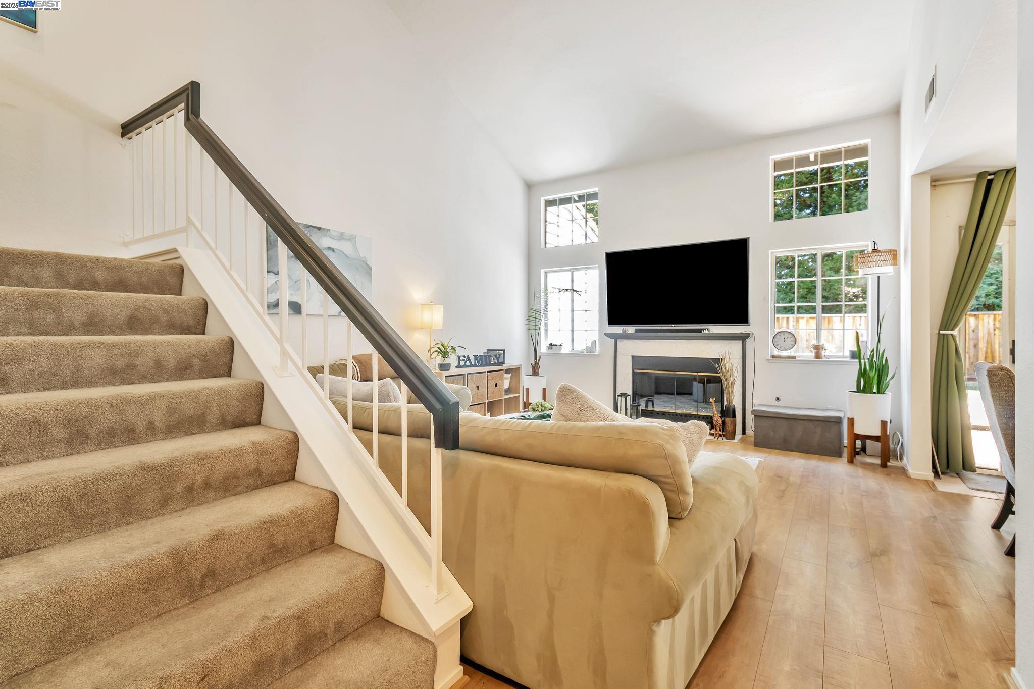 Detail Gallery Image 6 of 42 For 385 Kensington Cmn, Livermore,  CA 94551 - 3 Beds | 2/1 Baths