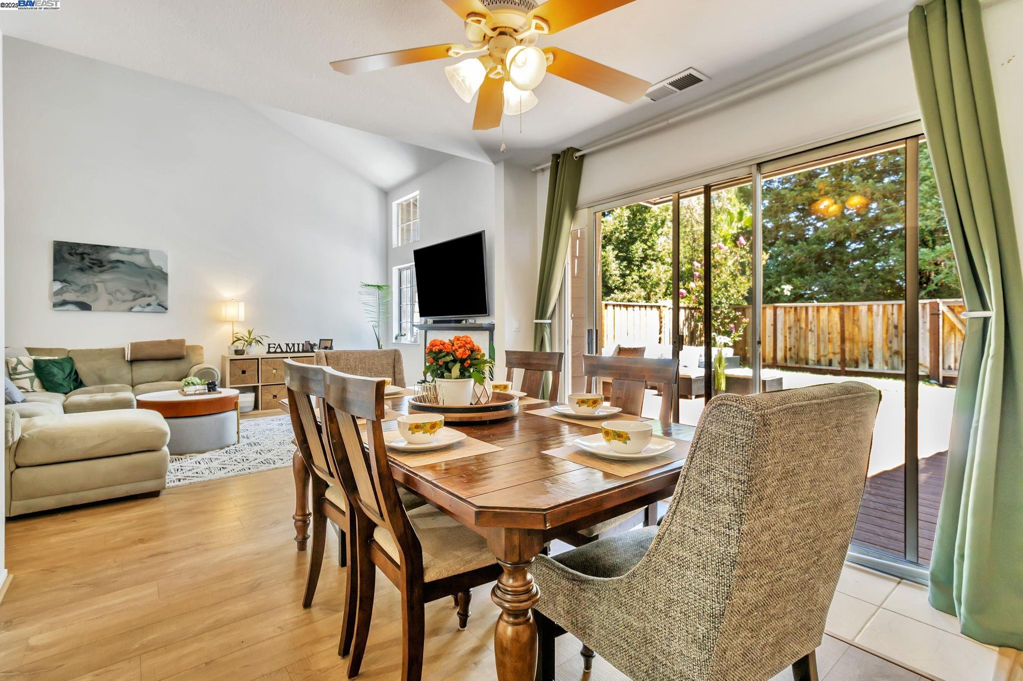 Detail Gallery Image 10 of 42 For 385 Kensington Cmn, Livermore,  CA 94551 - 3 Beds | 2/1 Baths