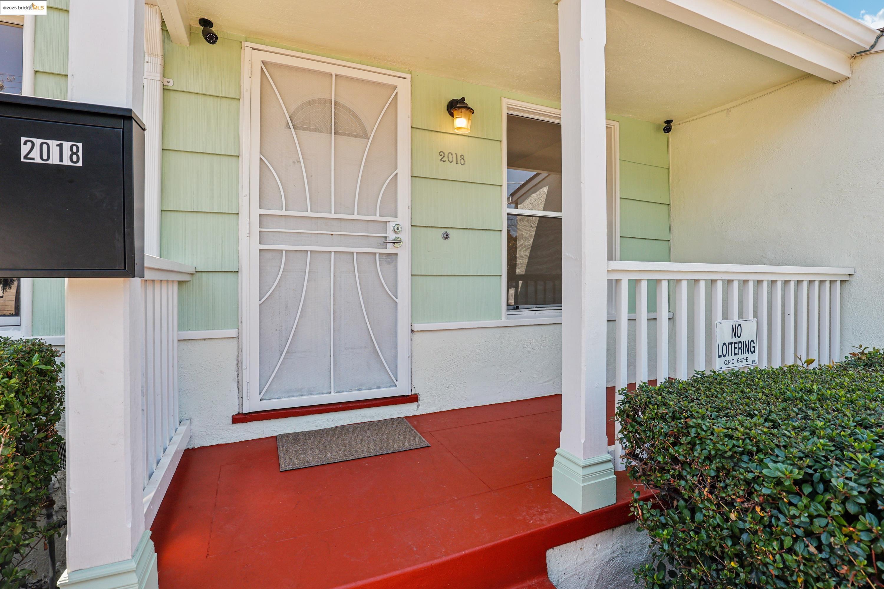 Detail Gallery Image 2 of 25 For 2018 99th Ave, Oakland,  CA 94603 - 3 Beds | 1/1 Baths
