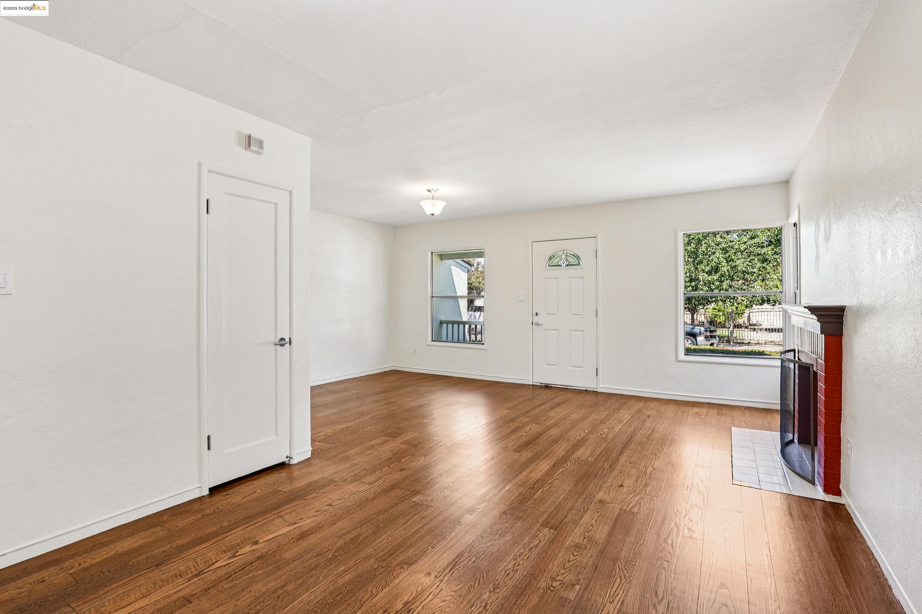 Detail Gallery Image 5 of 25 For 2018 99th Ave, Oakland,  CA 94603 - 3 Beds | 1/1 Baths