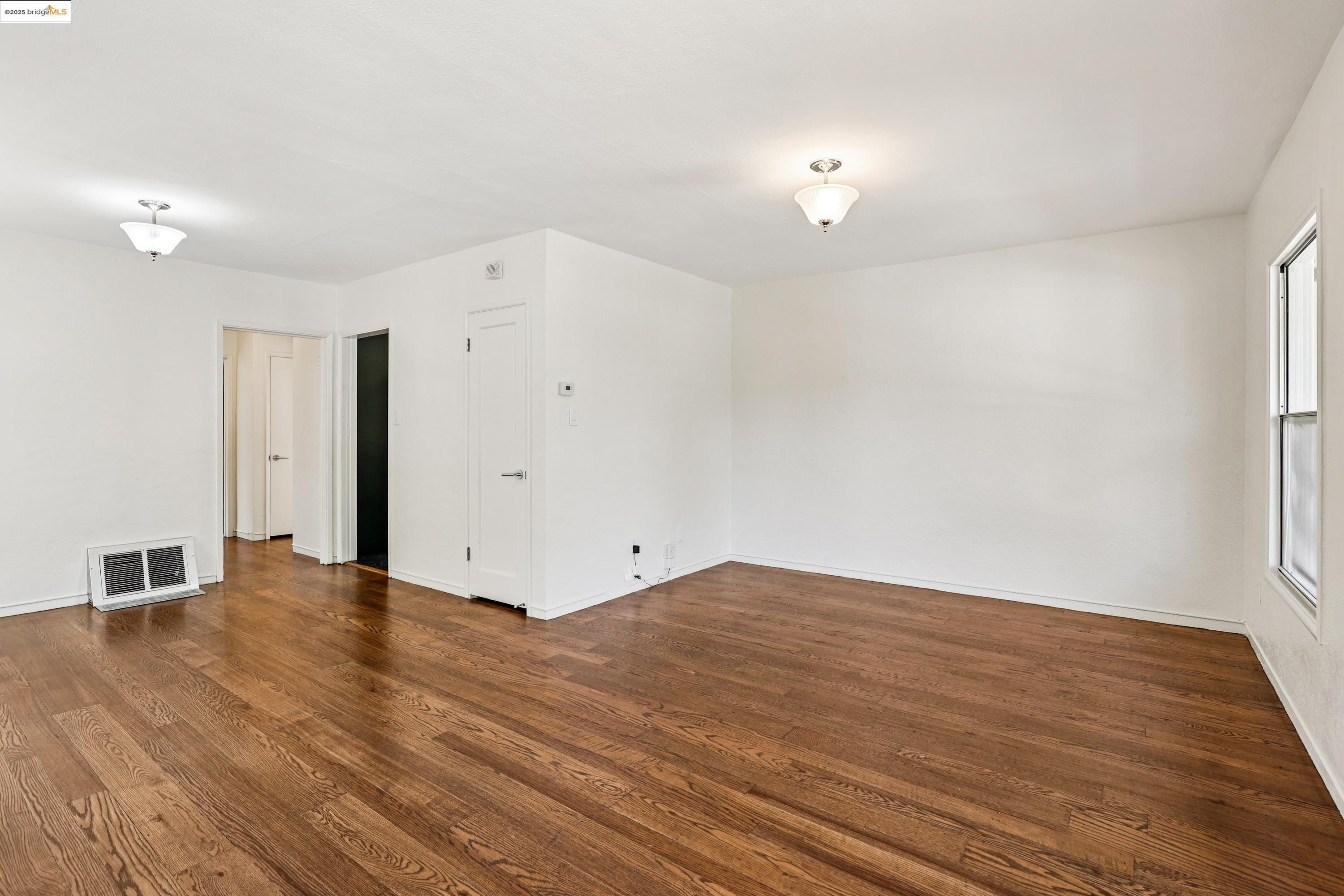 Detail Gallery Image 6 of 25 For 2018 99th Ave, Oakland,  CA 94603 - 3 Beds | 1/1 Baths