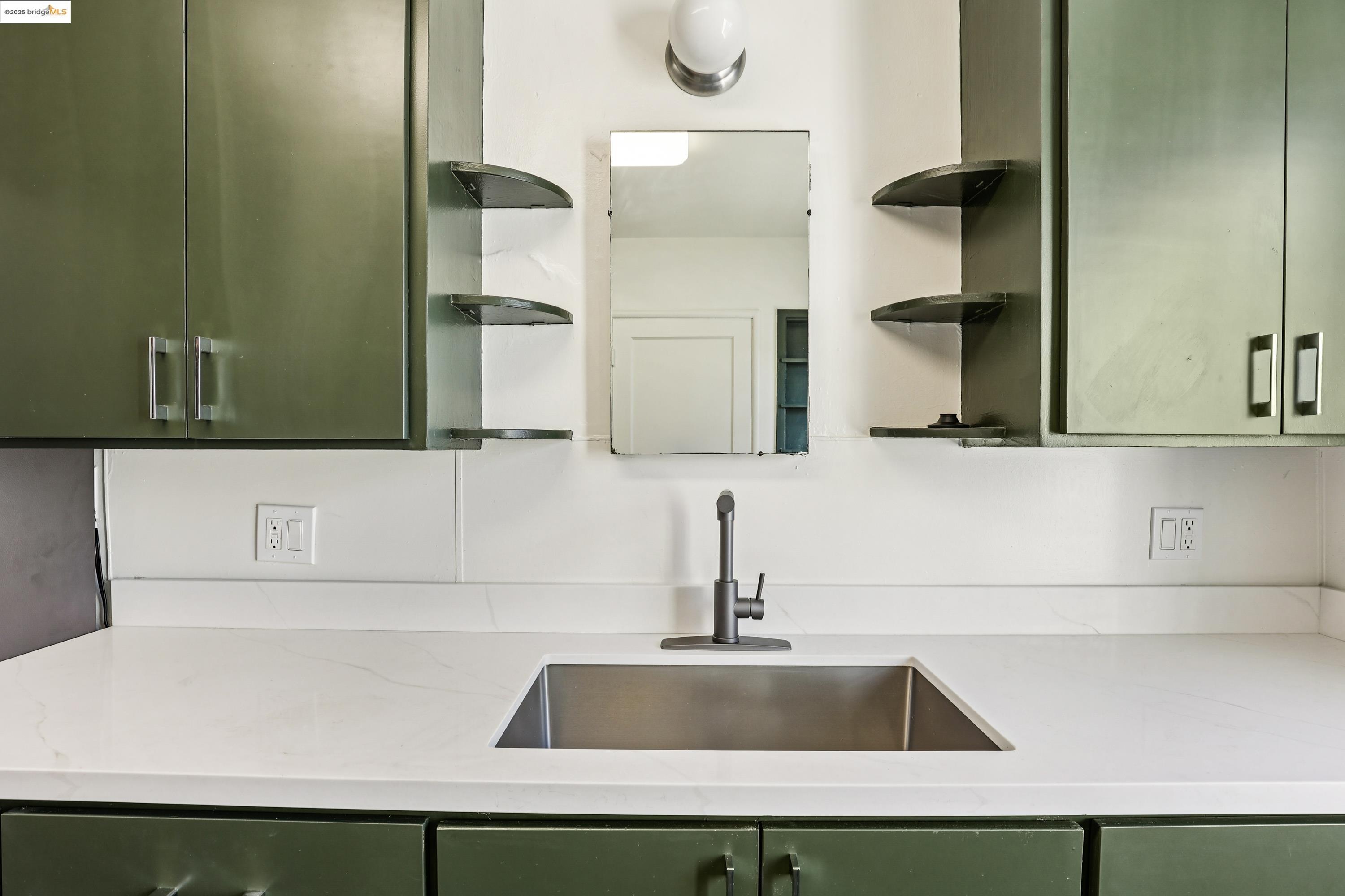 Detail Gallery Image 9 of 25 For 2018 99th Ave, Oakland,  CA 94603 - 3 Beds | 1/1 Baths