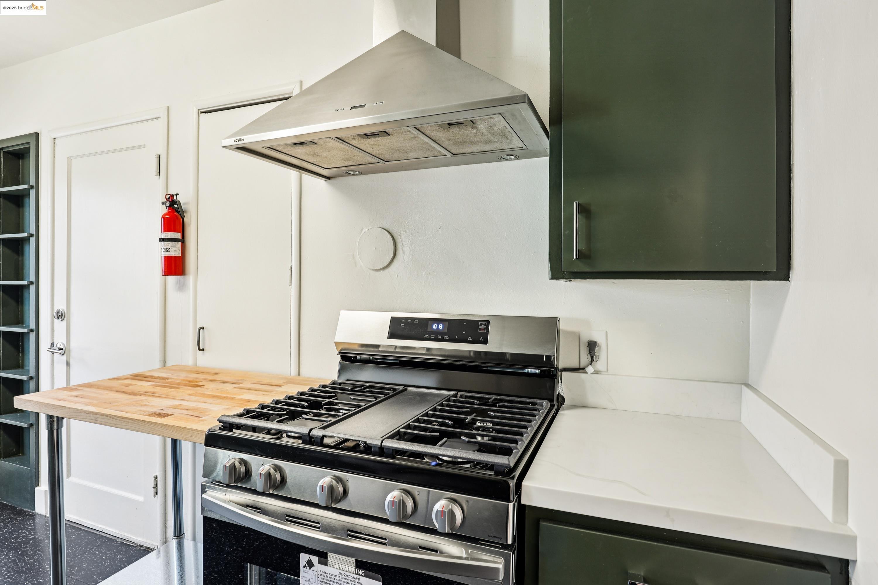 Detail Gallery Image 10 of 25 For 2018 99th Ave, Oakland,  CA 94603 - 3 Beds | 1/1 Baths