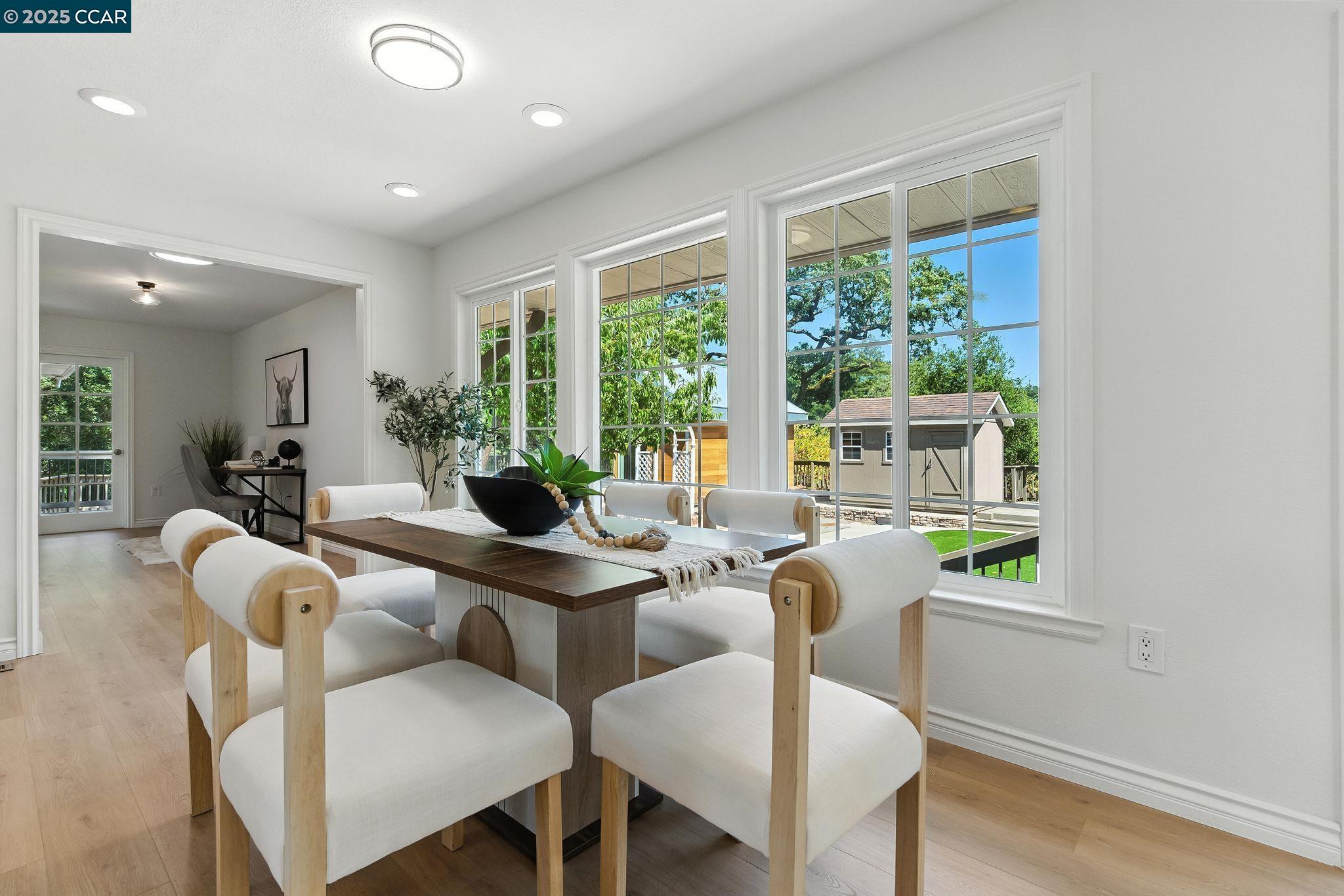 Detail Gallery Image 12 of 43 For 122 Stein Way, Orinda,  CA 94563 - 3 Beds | 3 Baths