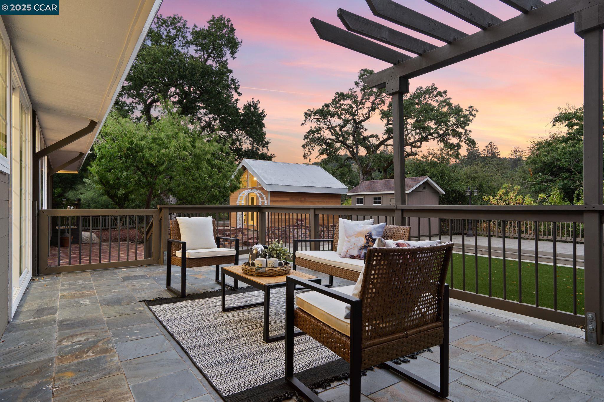 Detail Gallery Image 3 of 43 For 122 Stein Way, Orinda,  CA 94563 - 3 Beds | 3 Baths