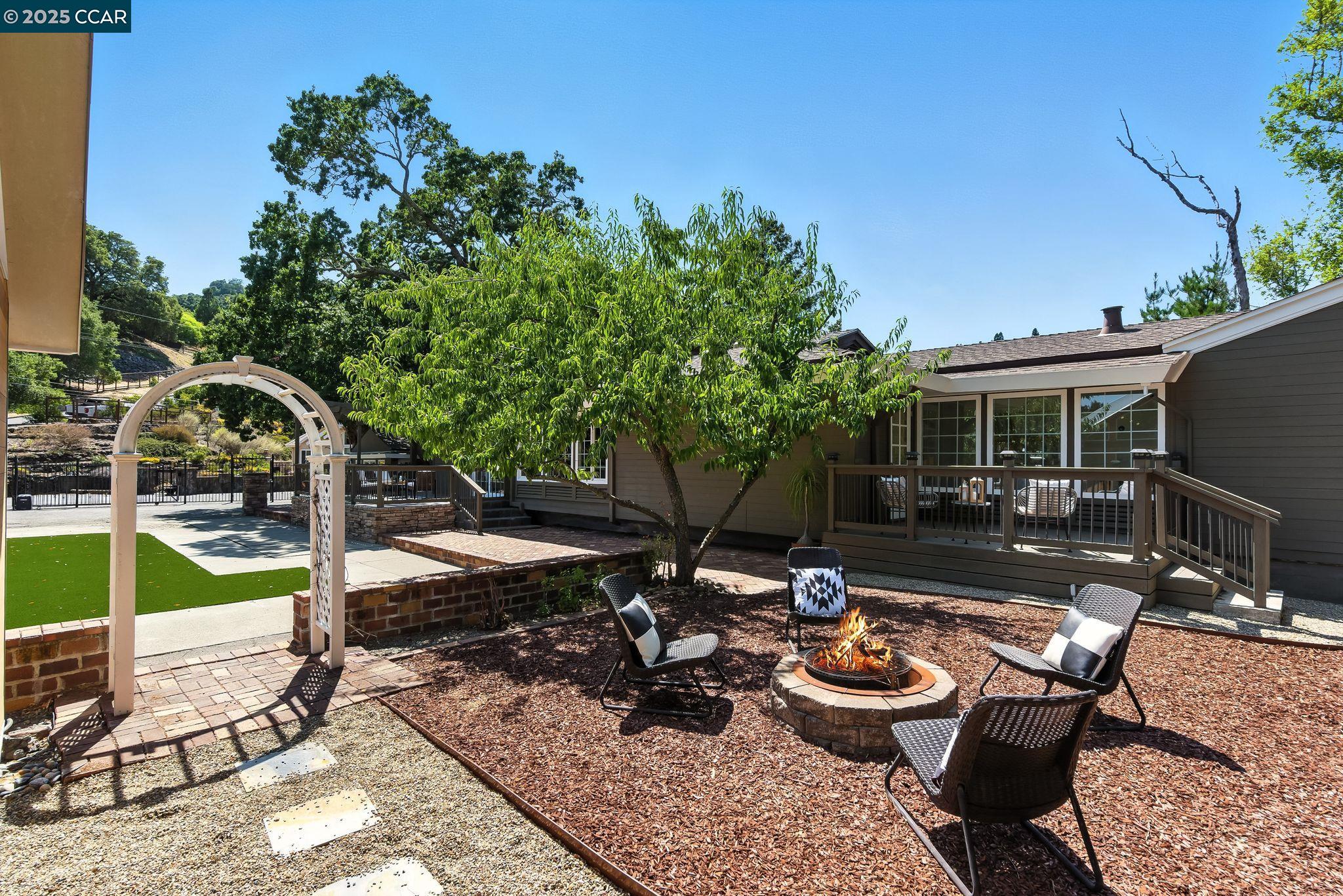 122 Stein Way, Orinda, California 94563, 3 Bedrooms Bedrooms, 6 Rooms Rooms,3 BathroomsBathrooms,Residential,For Sale,122 Stein Way,41105305