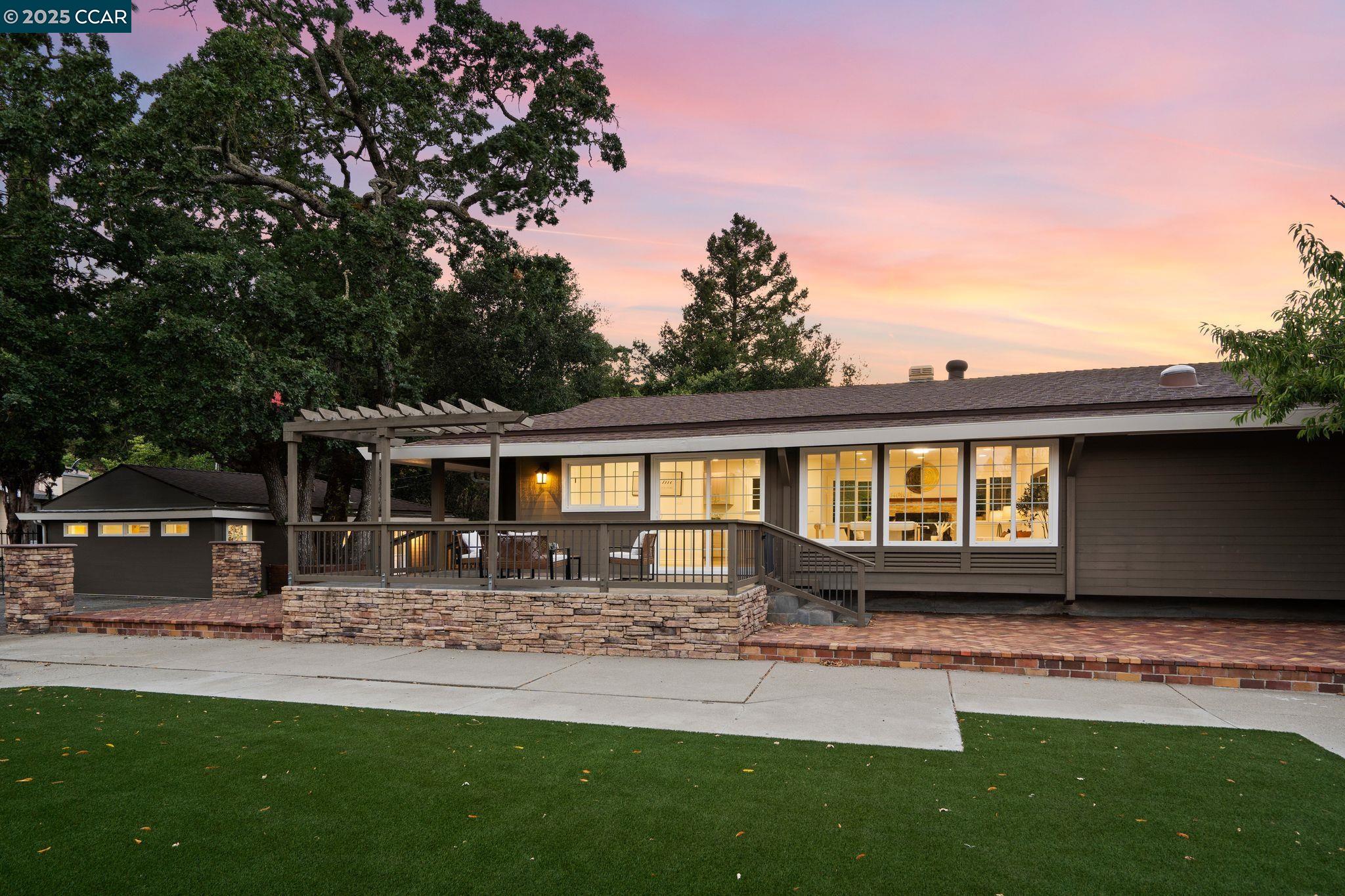 Detail Gallery Image 39 of 43 For 122 Stein Way, Orinda,  CA 94563 - 3 Beds | 3 Baths